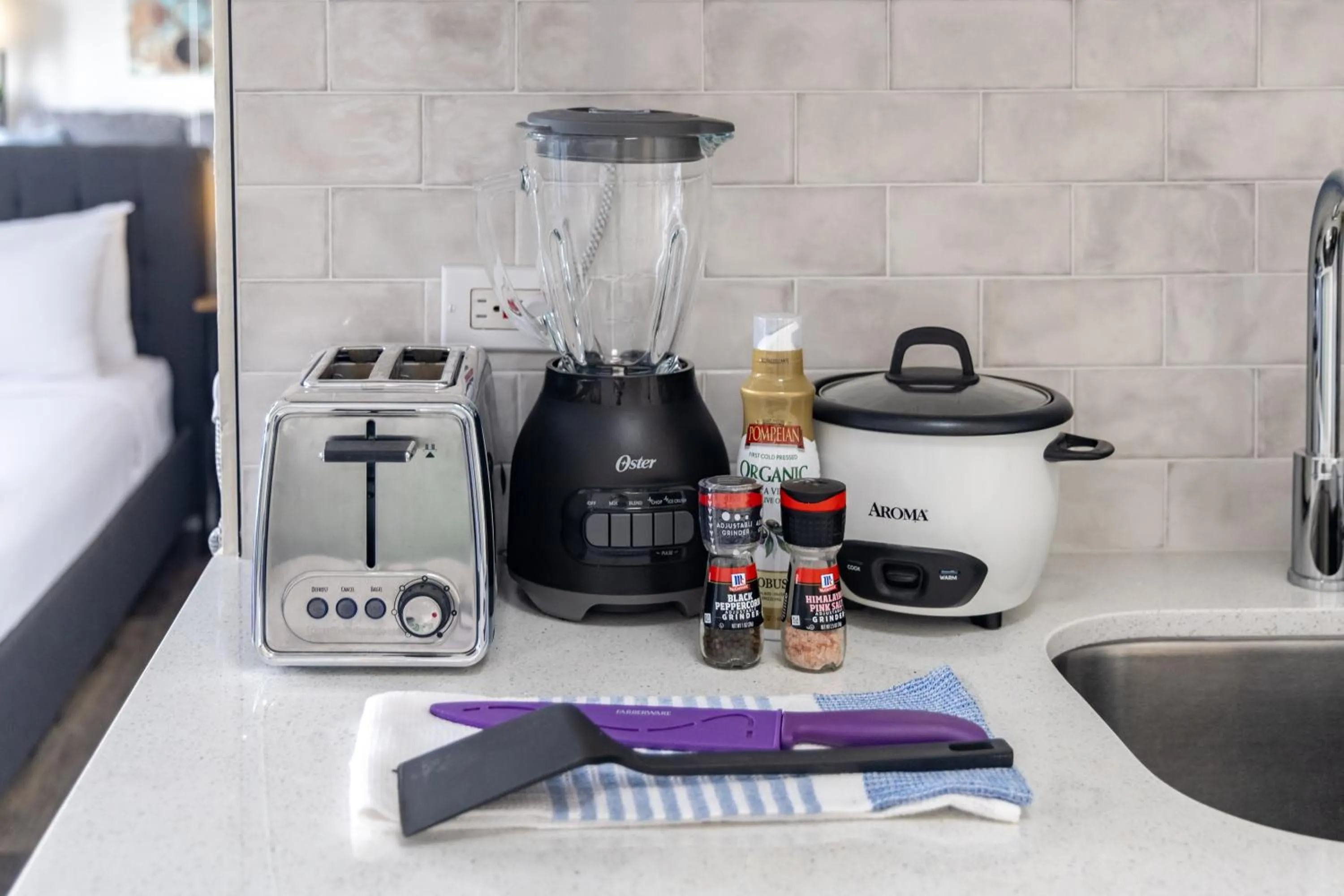 Kitchen or kitchenette in Renovated Studio with Pool Access at Aloha Surf