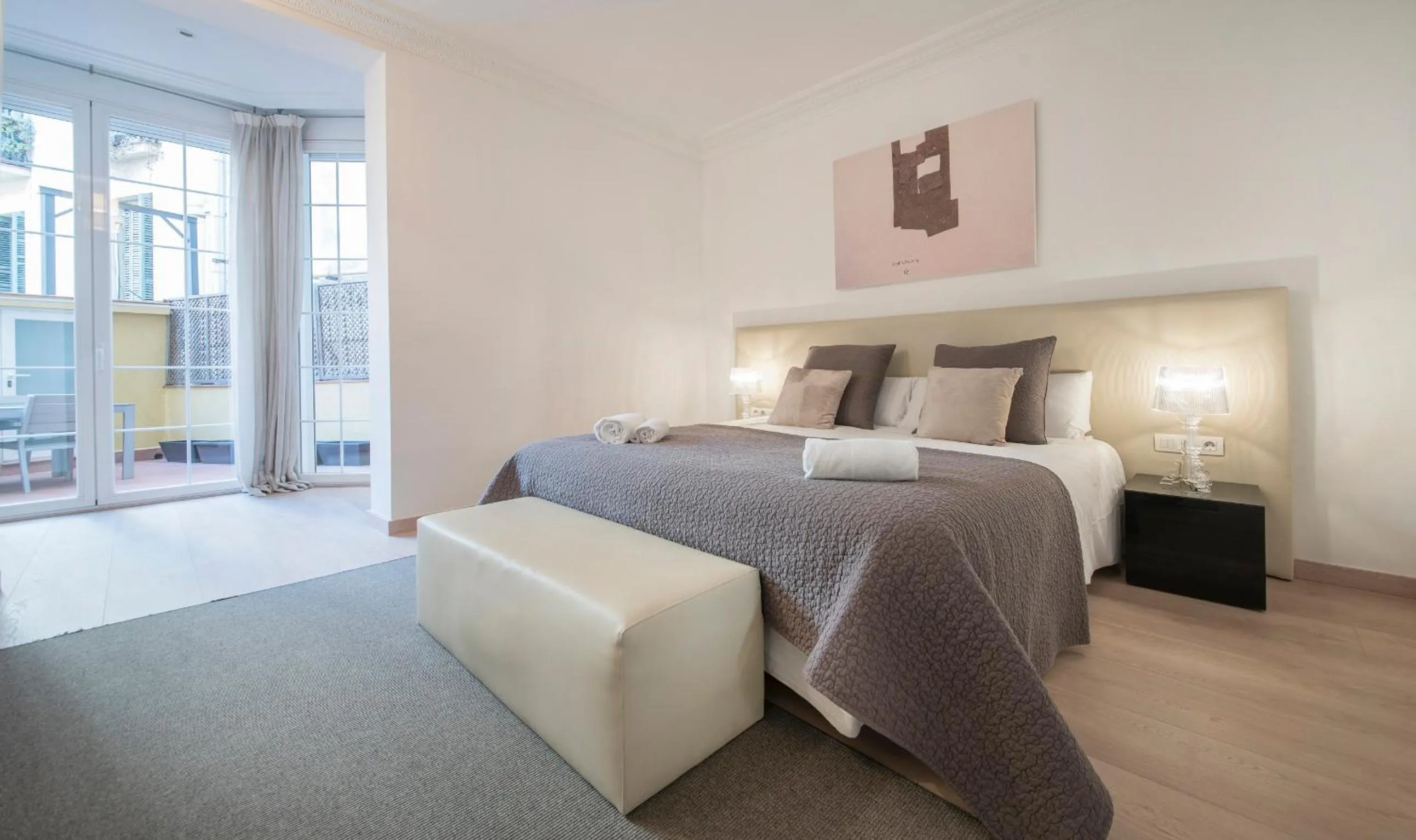 Bedroom, Bed in You Stylish Diagonal Apartments