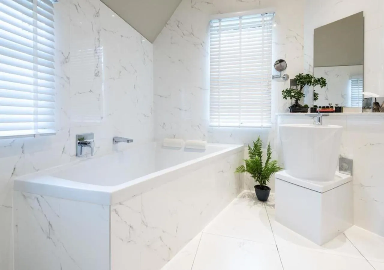 Bathroom in Cairn Lodge