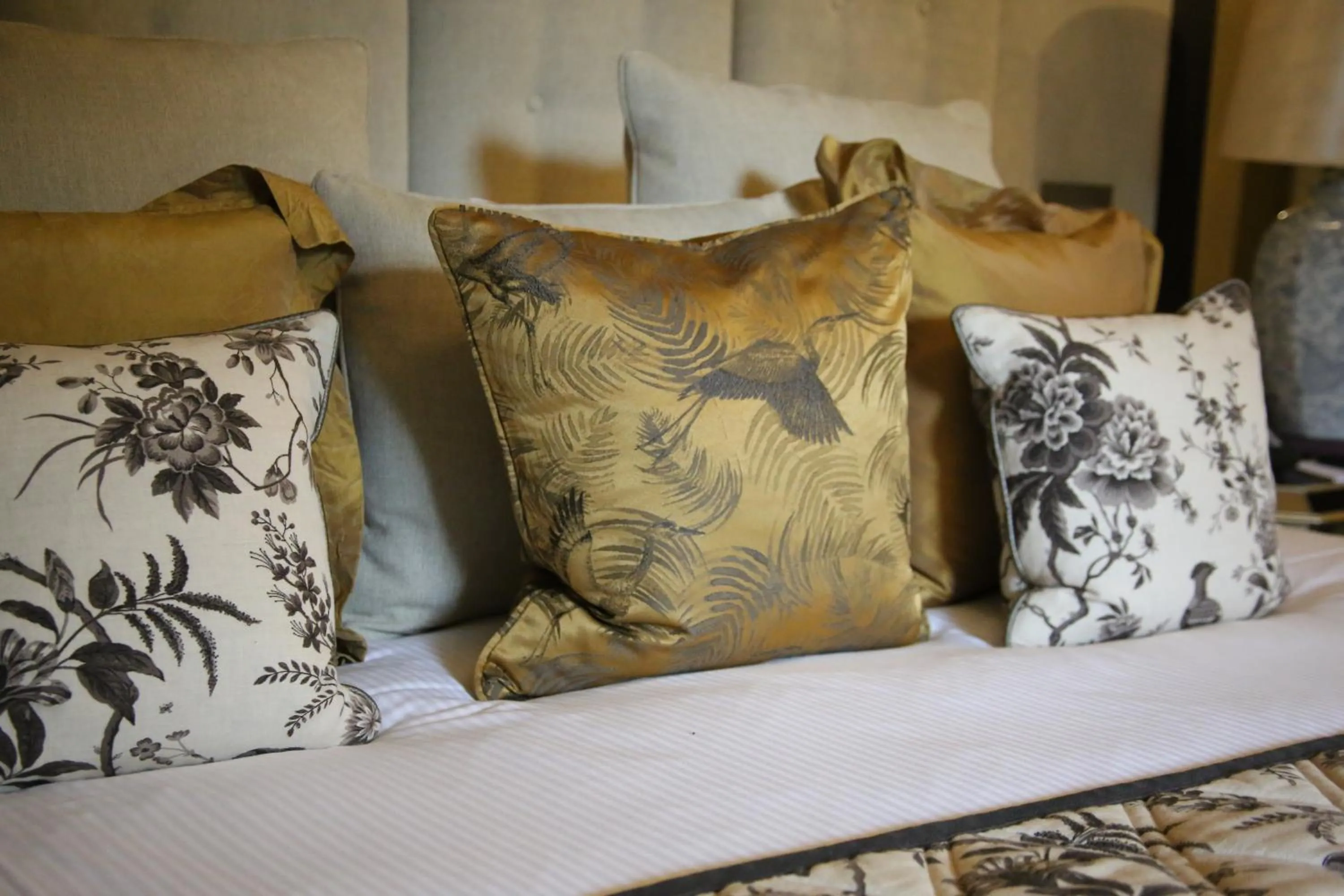 Bedroom, Bed in Cairn Lodge