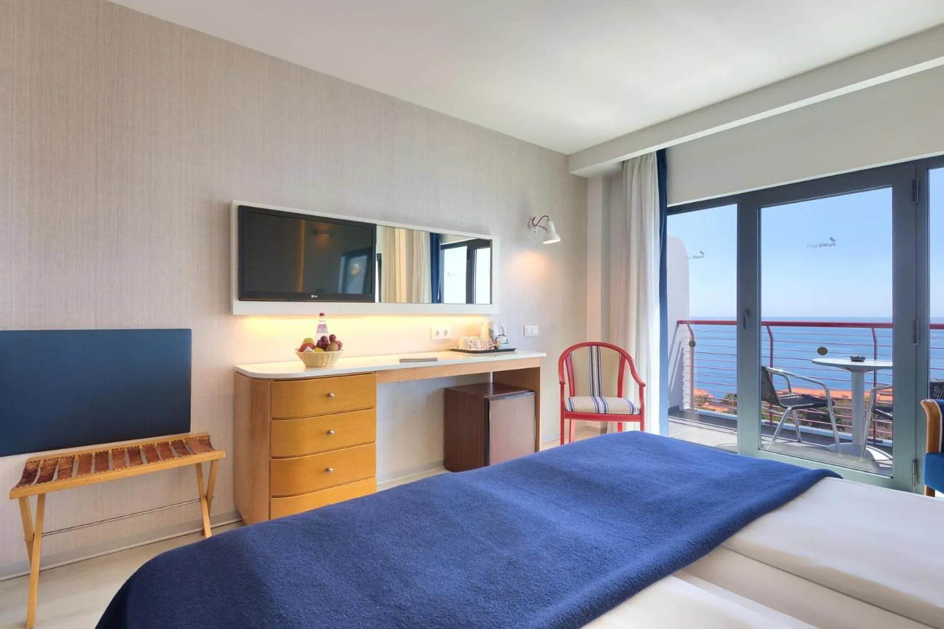 Photo of the whole room in The Views Monumental