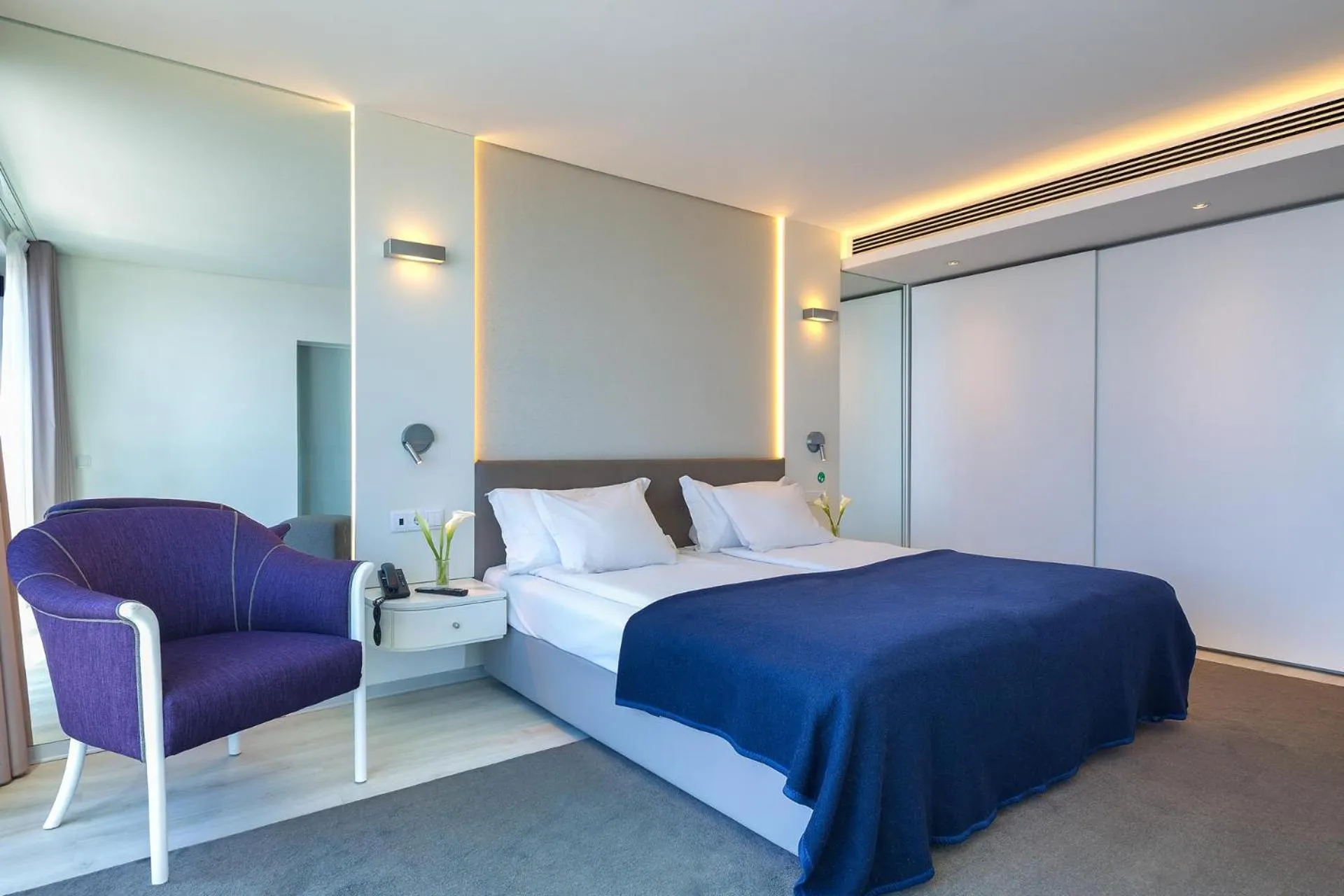 Photo of the whole room in The Views Monumental