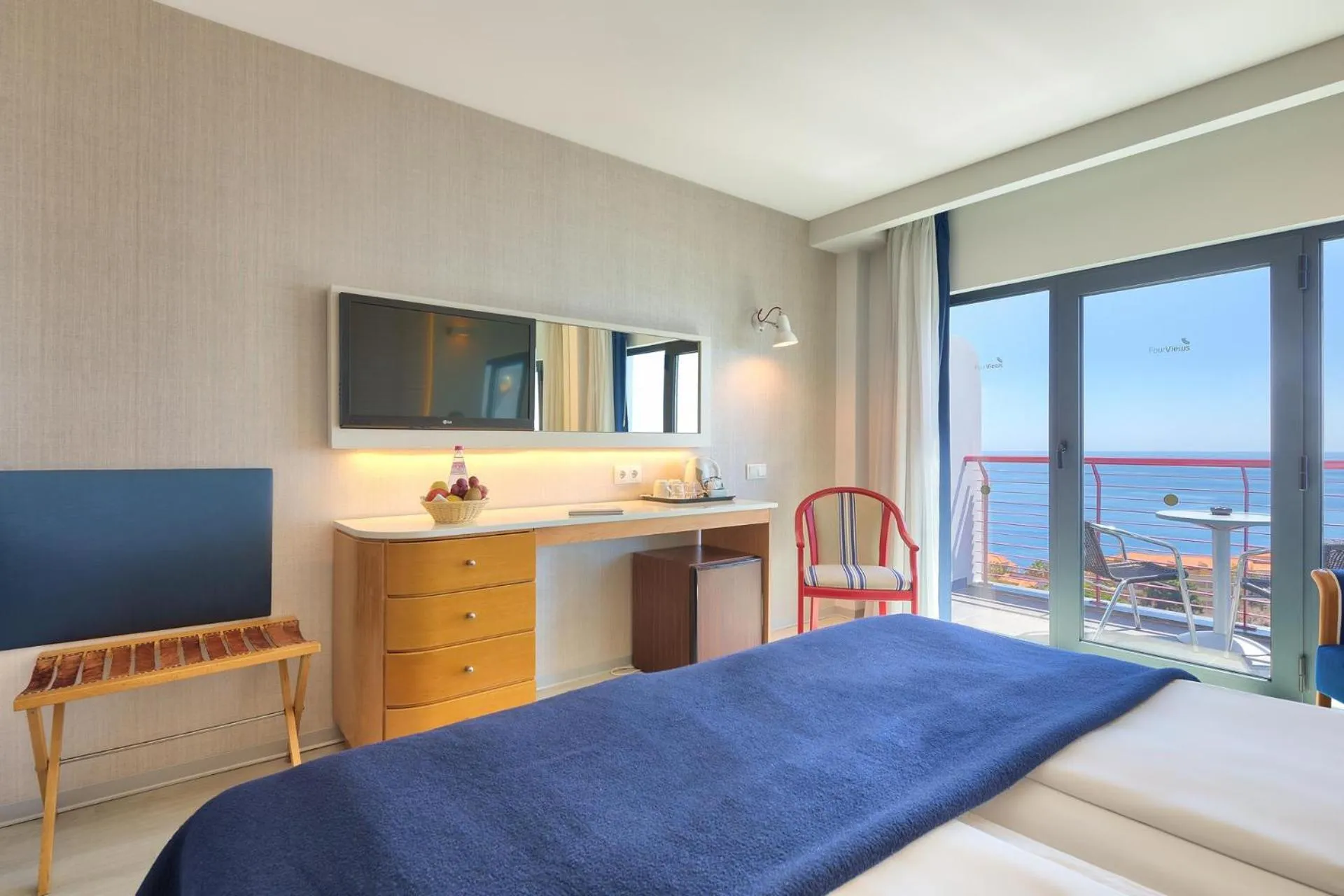 Photo of the whole room in The Views Monumental