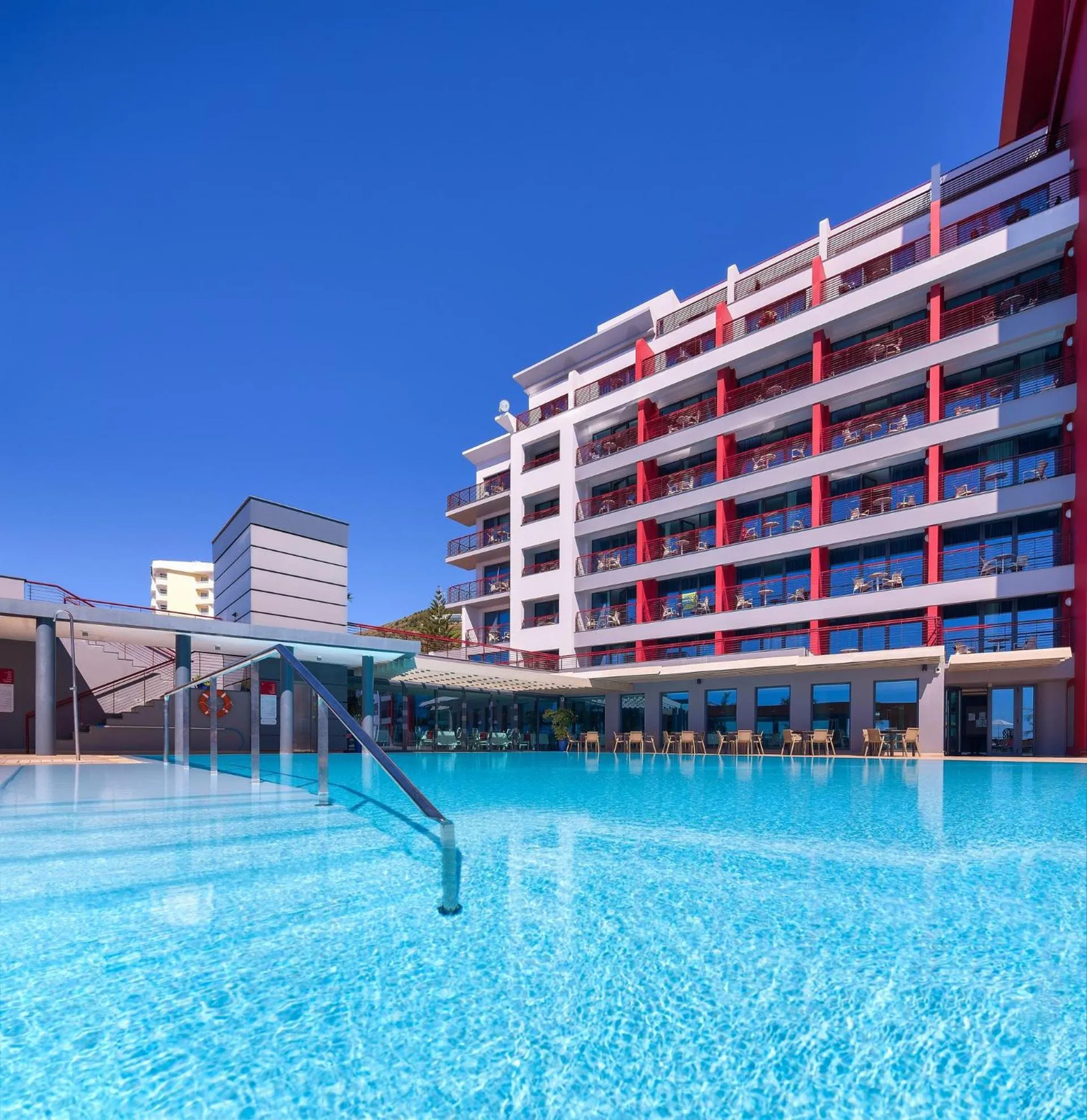 Swimming pool in The Views Monumental