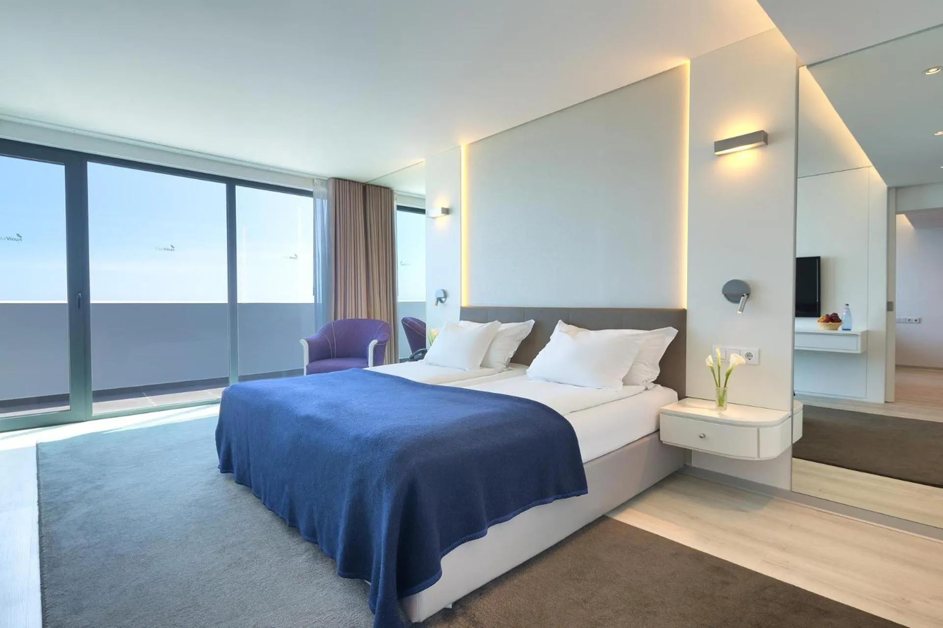 Photo of the whole room in The Views Monumental