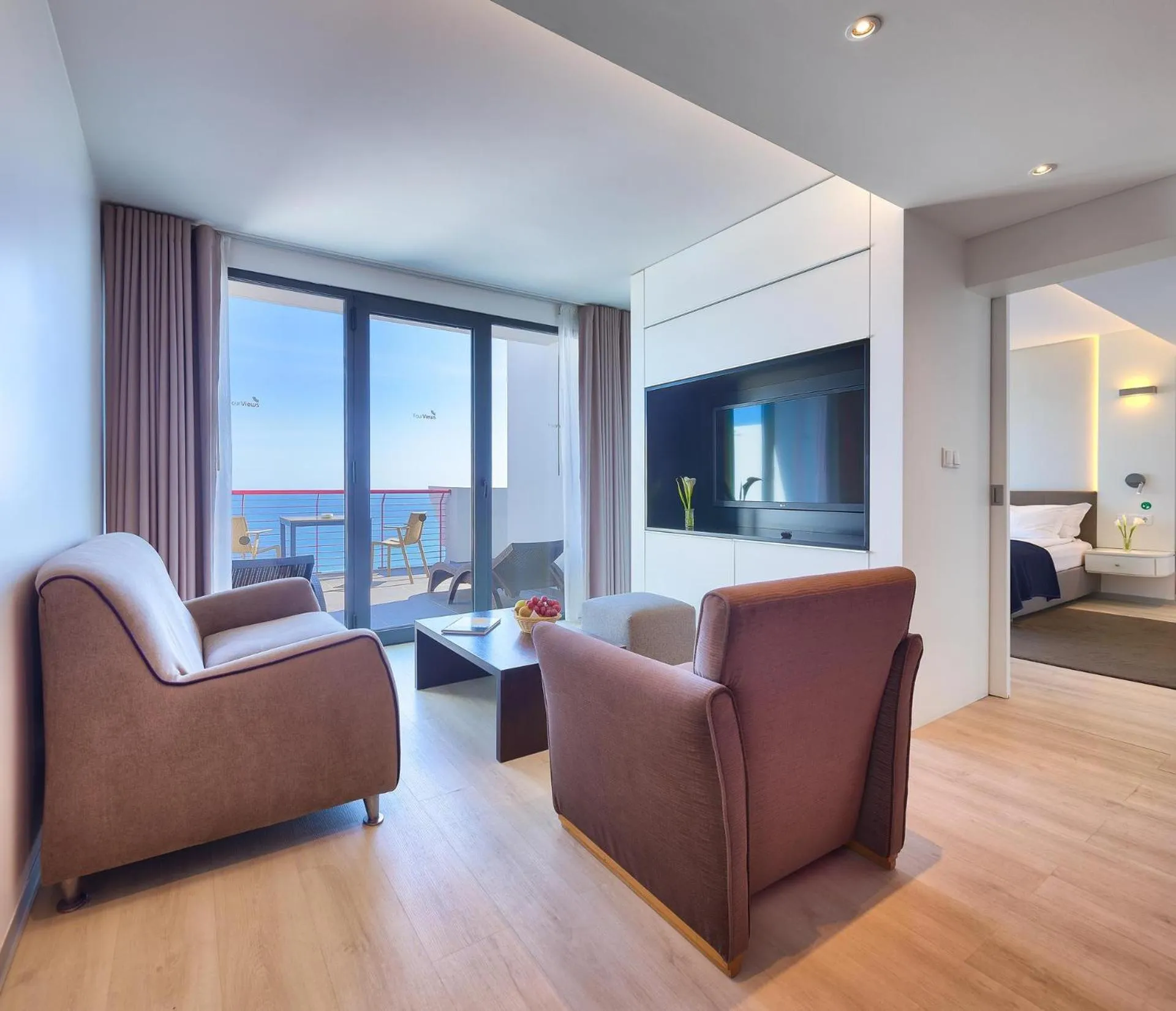 Photo of the whole room in The Views Monumental