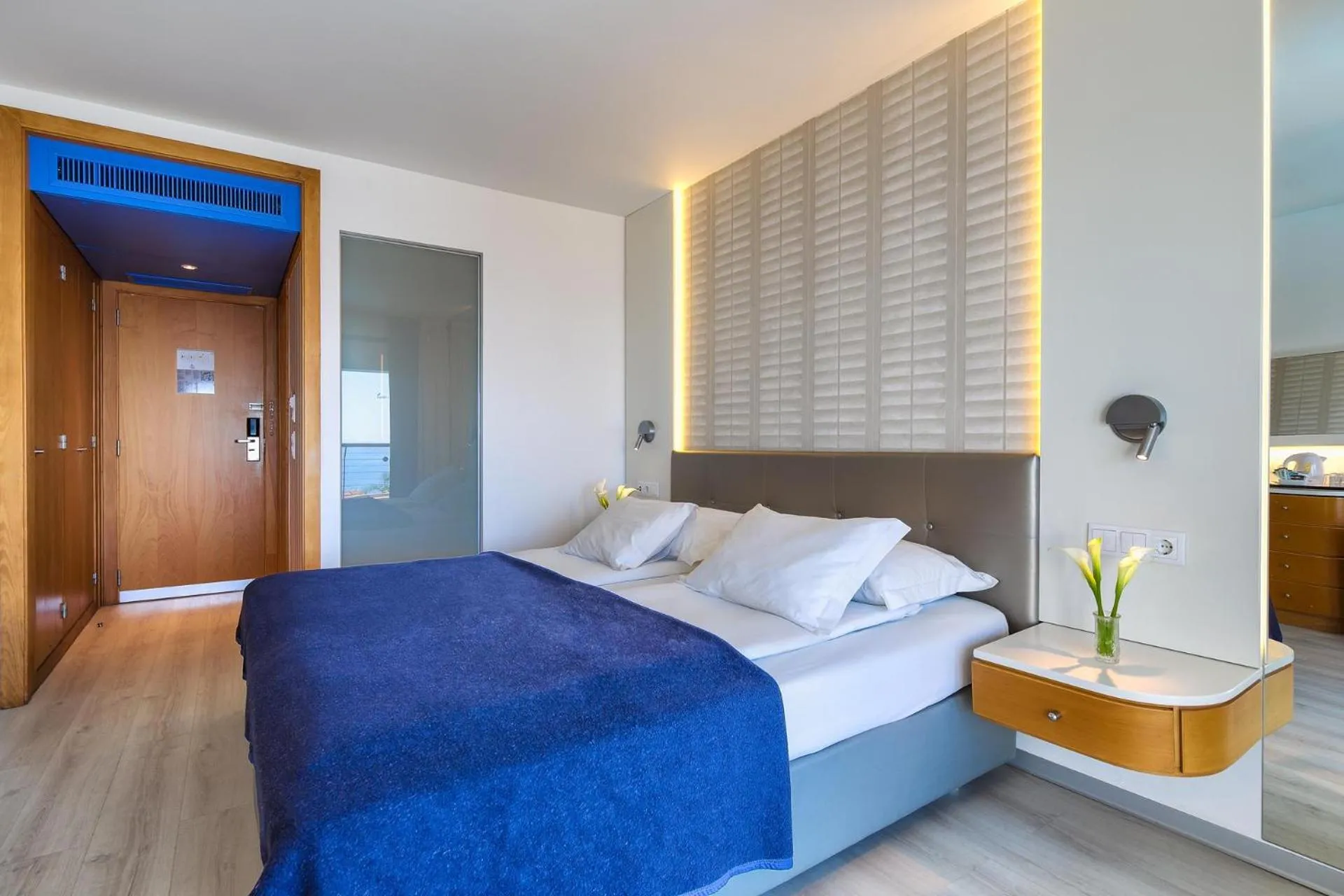 Photo of the whole room in The Views Monumental