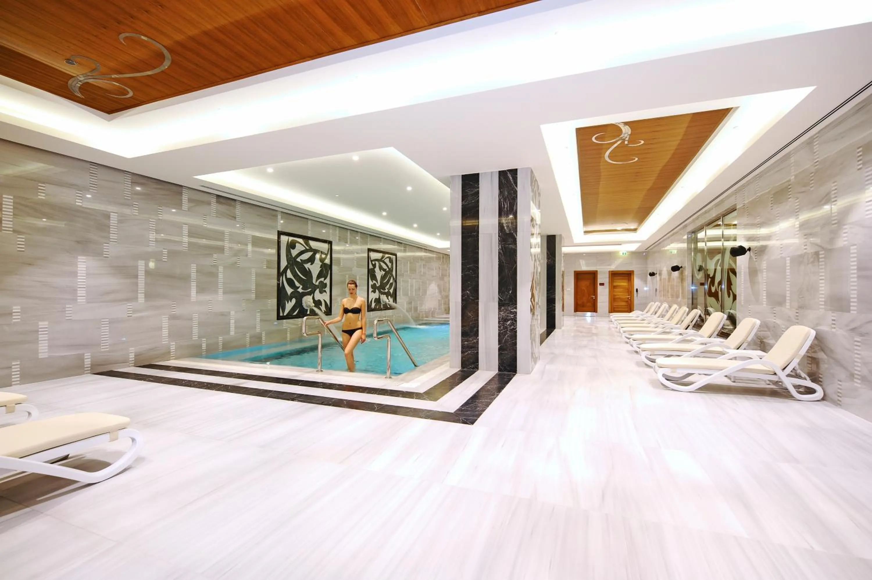 Swimming pool in Crowne Plaza Bursa Convention Center & Thermal Spa by IHG