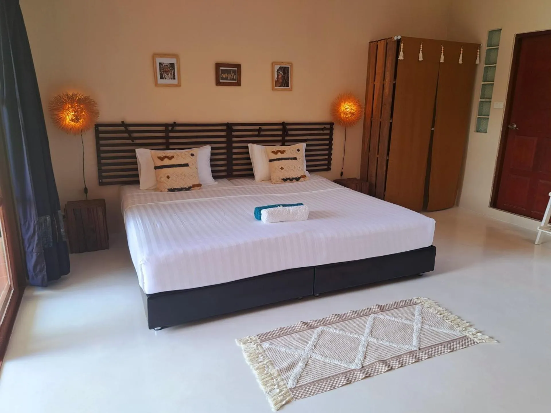 Bedroom, Bed in Laura's Guest House-adult only-