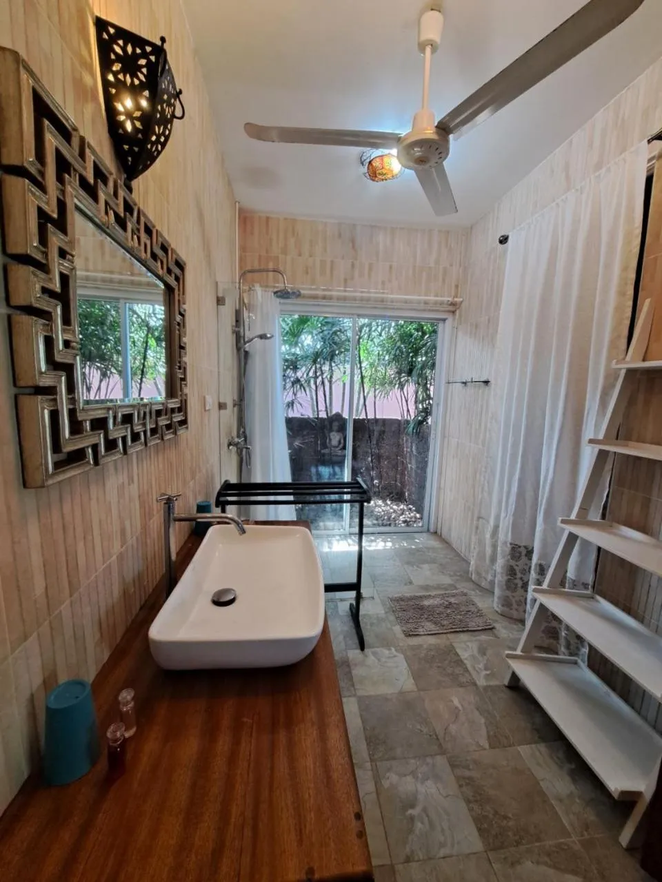 Bathroom in Laura's Guest House-adult only-