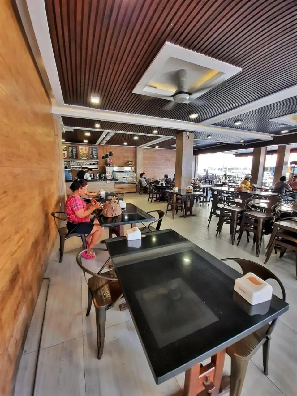 Restaurant/places to eat in Namii Hotel