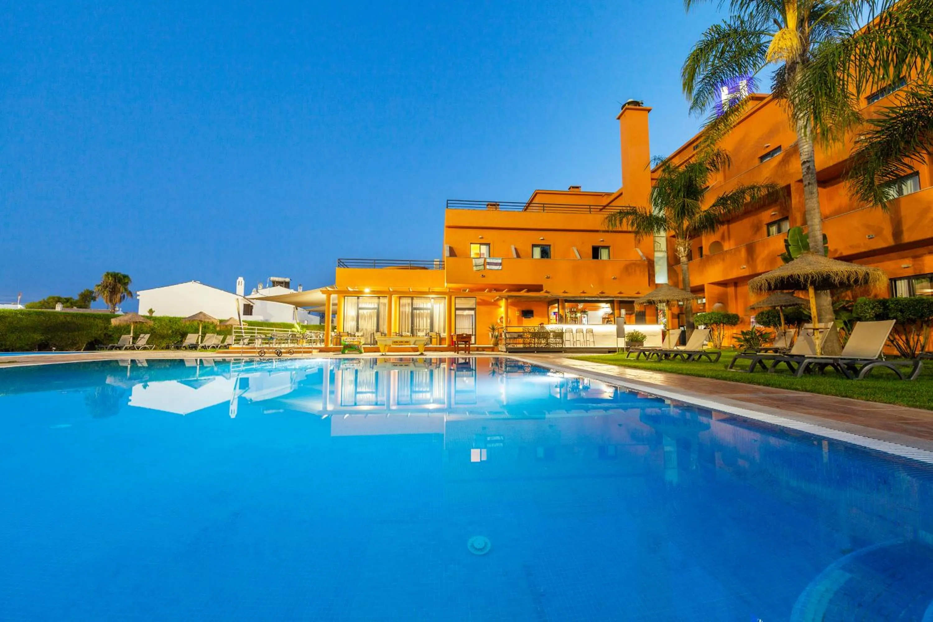 Swimming pool in Hotel Praia Sol
