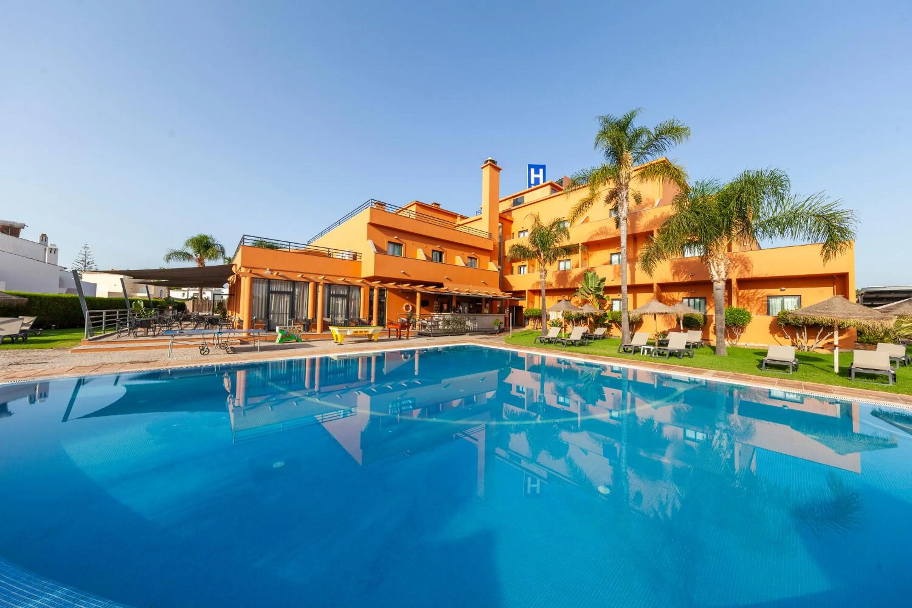 Swimming pool in Hotel Praia Sol