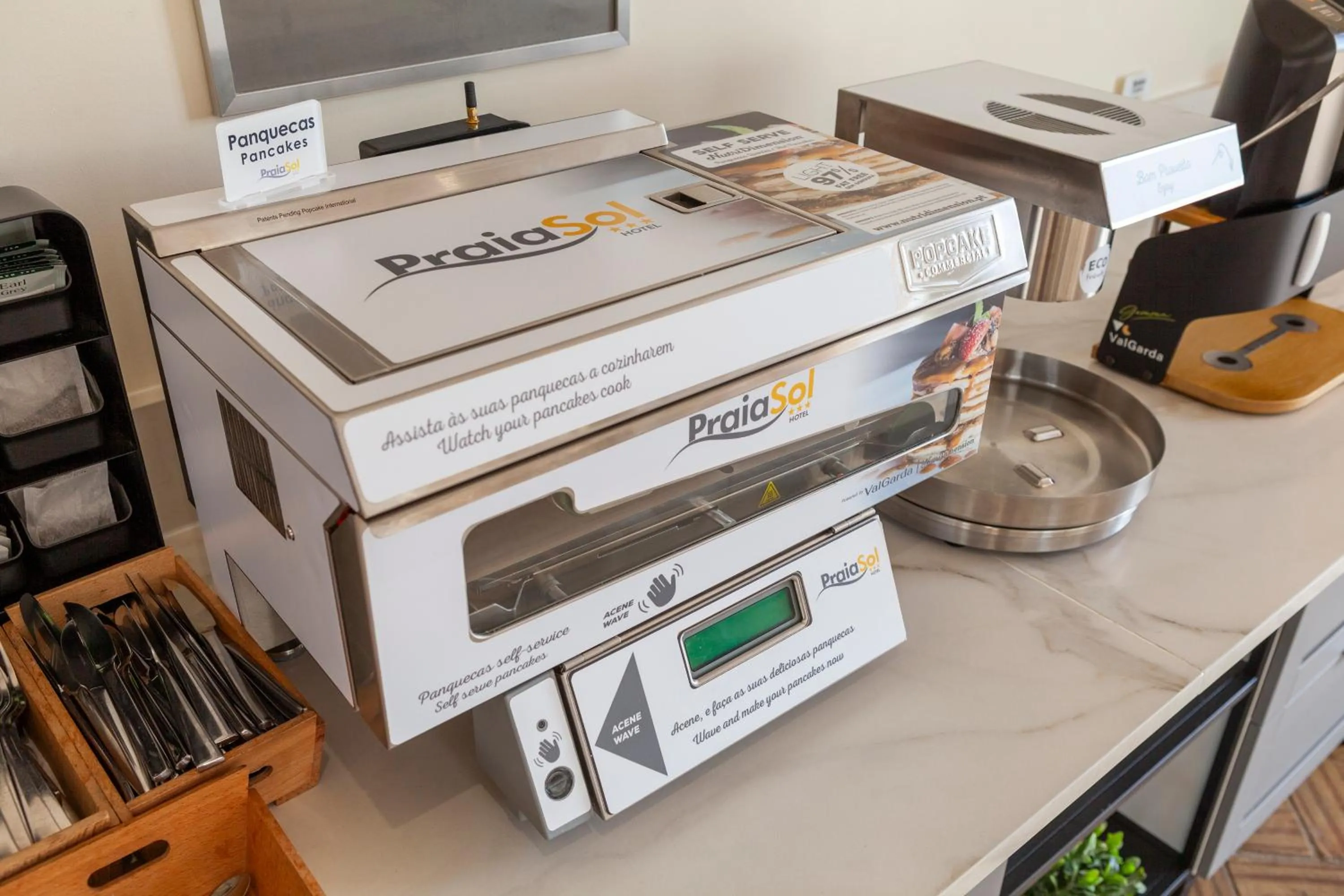 Buffet breakfast in Hotel Praia Sol