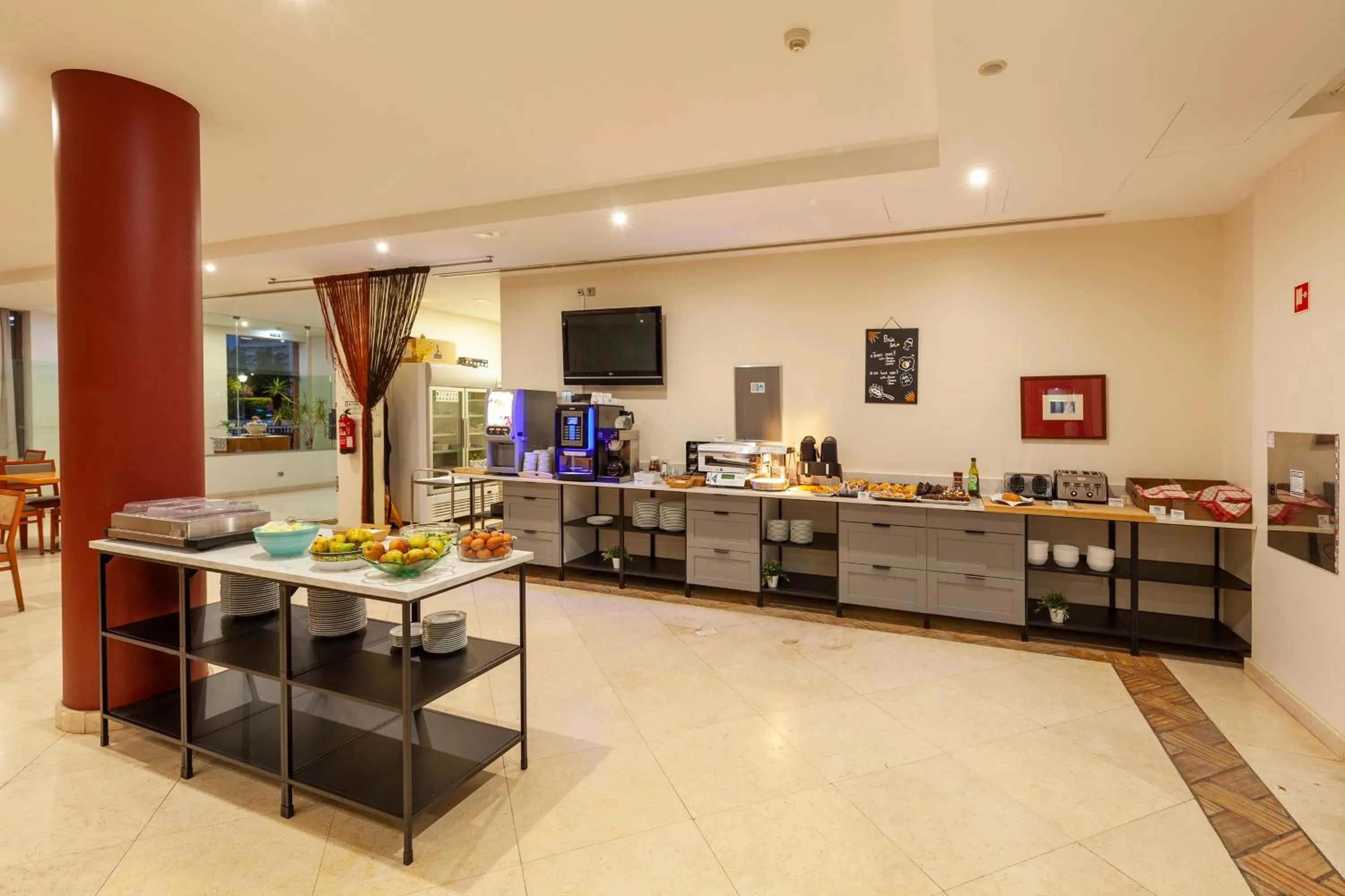 Buffet breakfast in Hotel Praia Sol