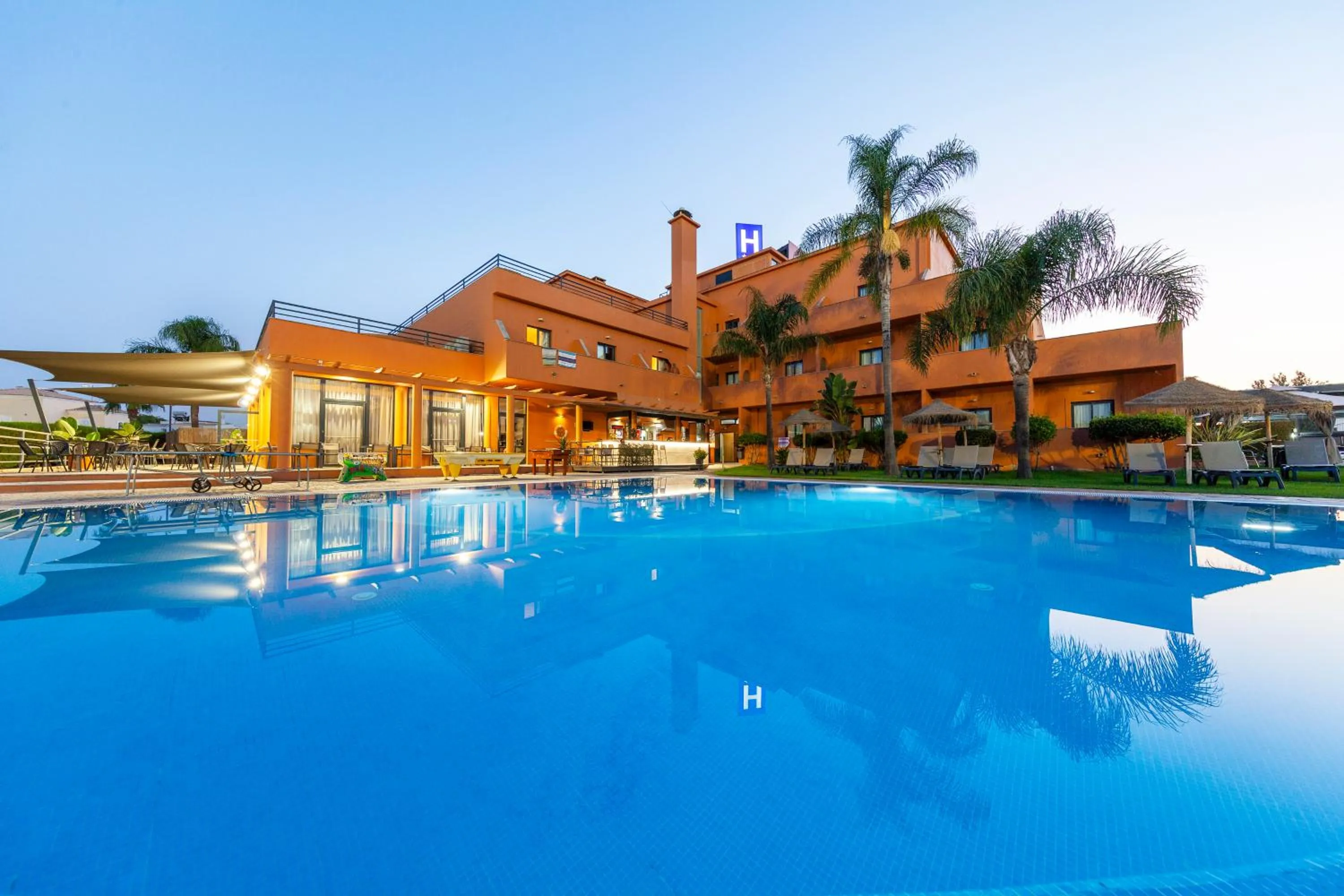 Swimming pool in Hotel Praia Sol