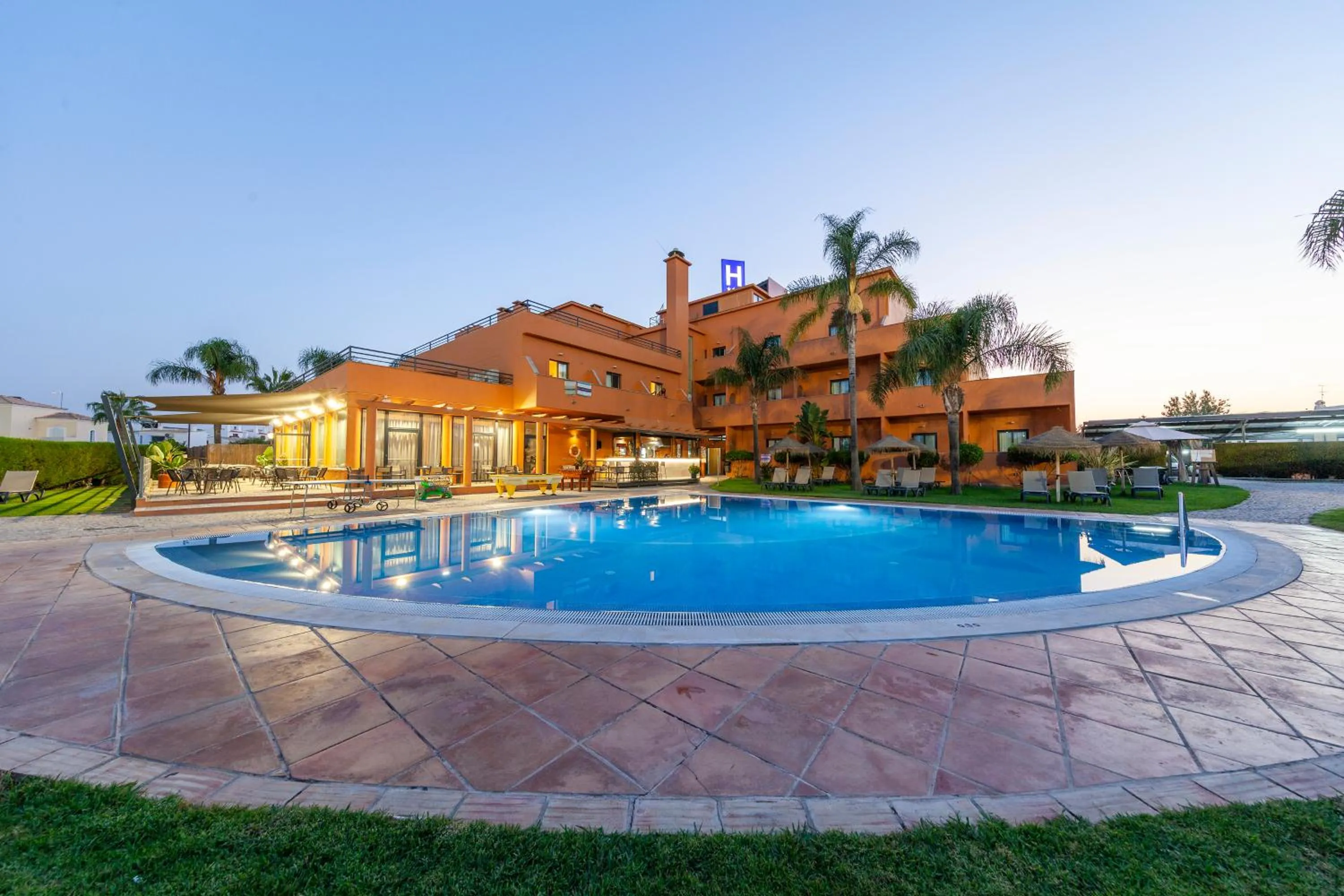 Swimming pool in Hotel Praia Sol