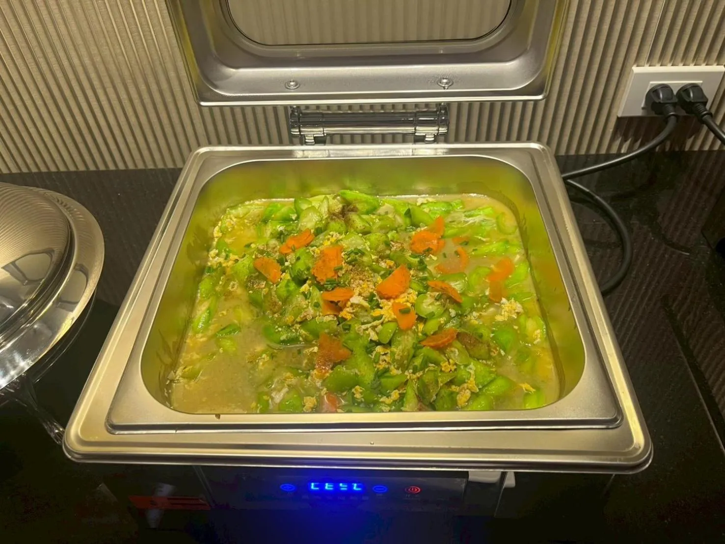 Restaurant/places to eat in The Room Boutique Hotel