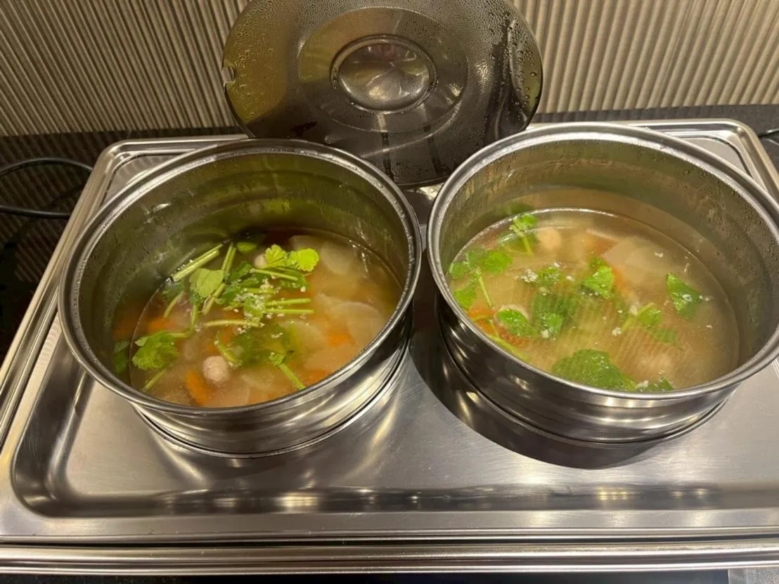 Restaurant/places to eat in The Room Boutique Hotel