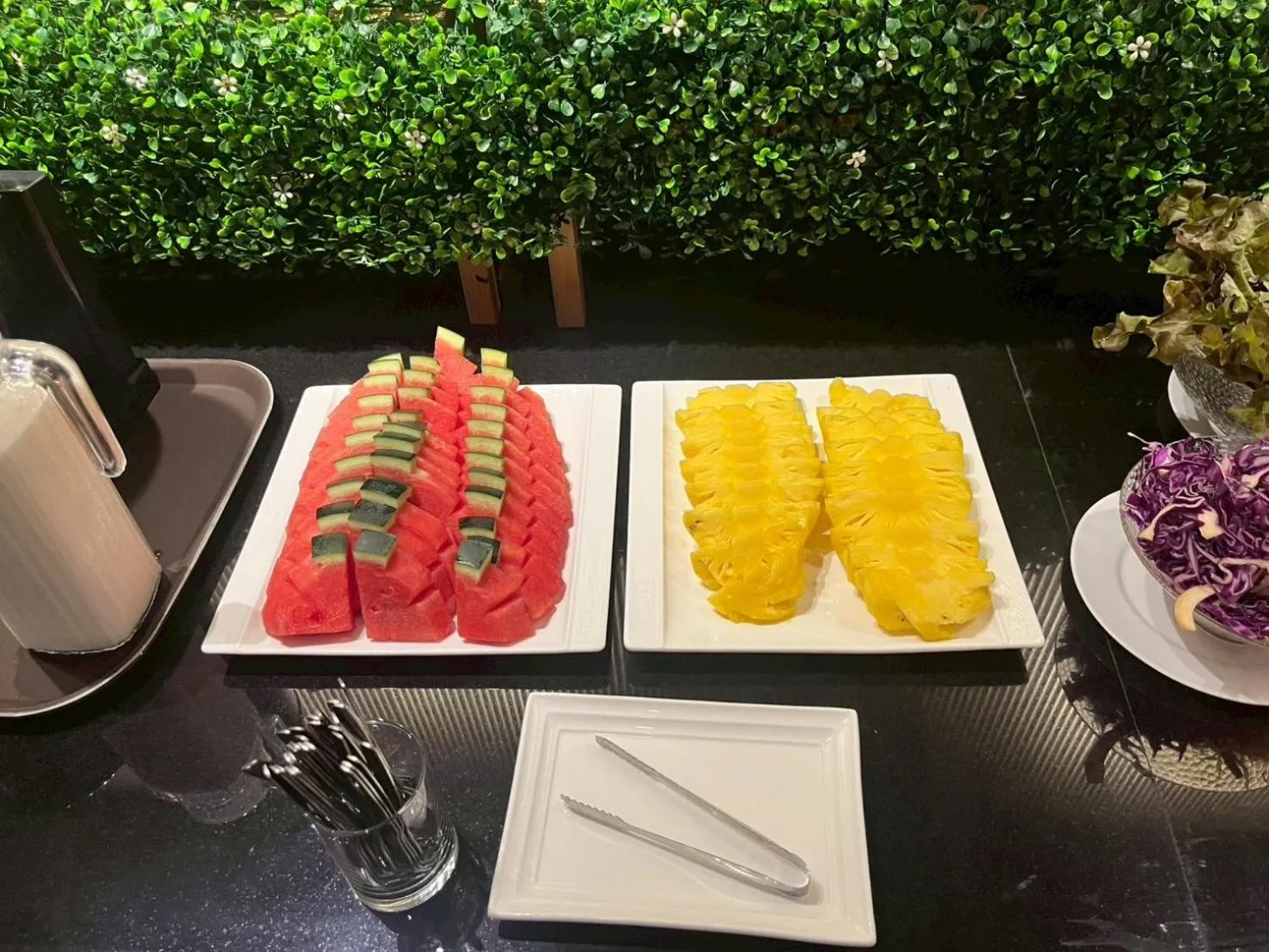 Restaurant/places to eat in The Room Boutique Hotel