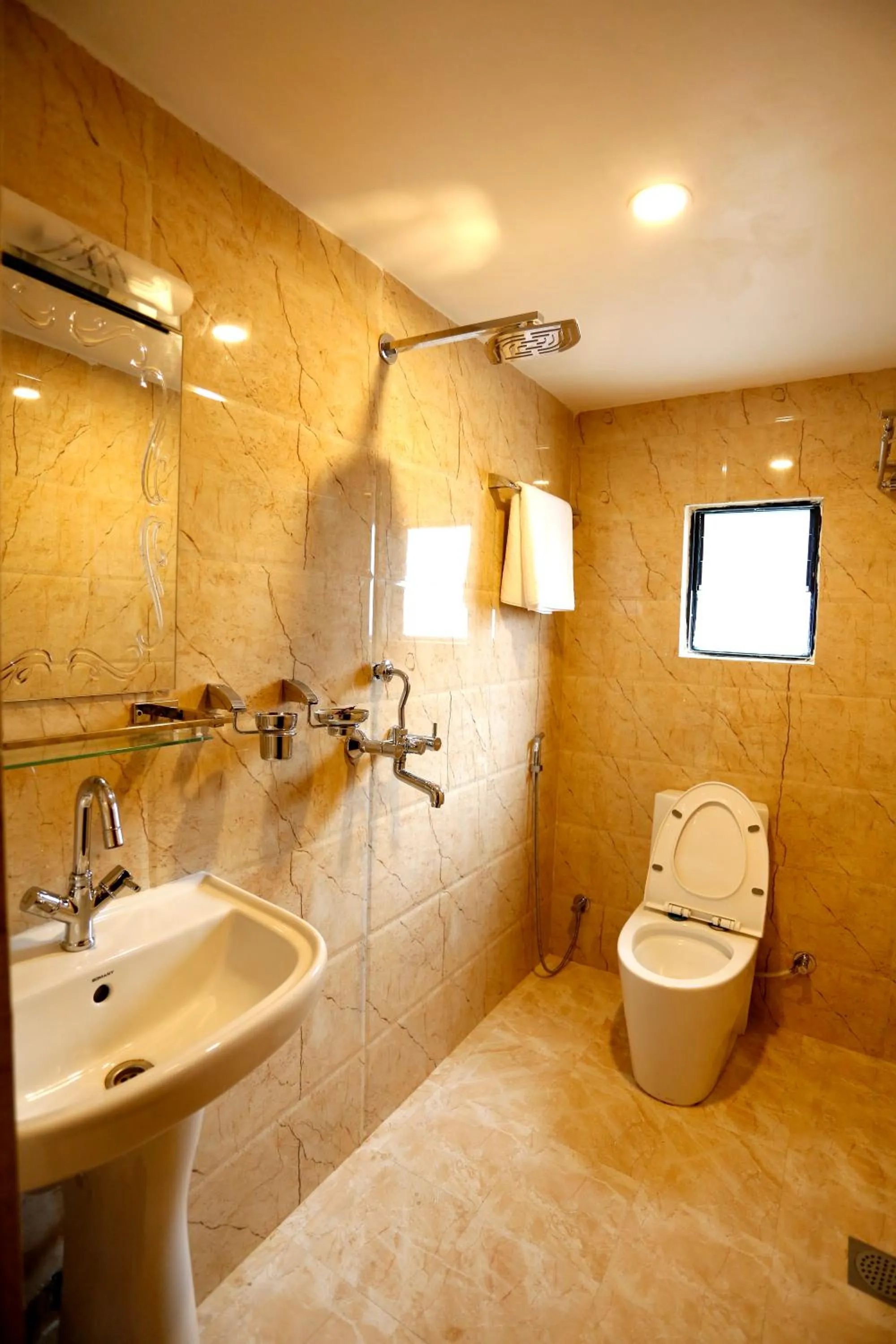 Shower in Hotel Readers Inn Pvt.Ltd