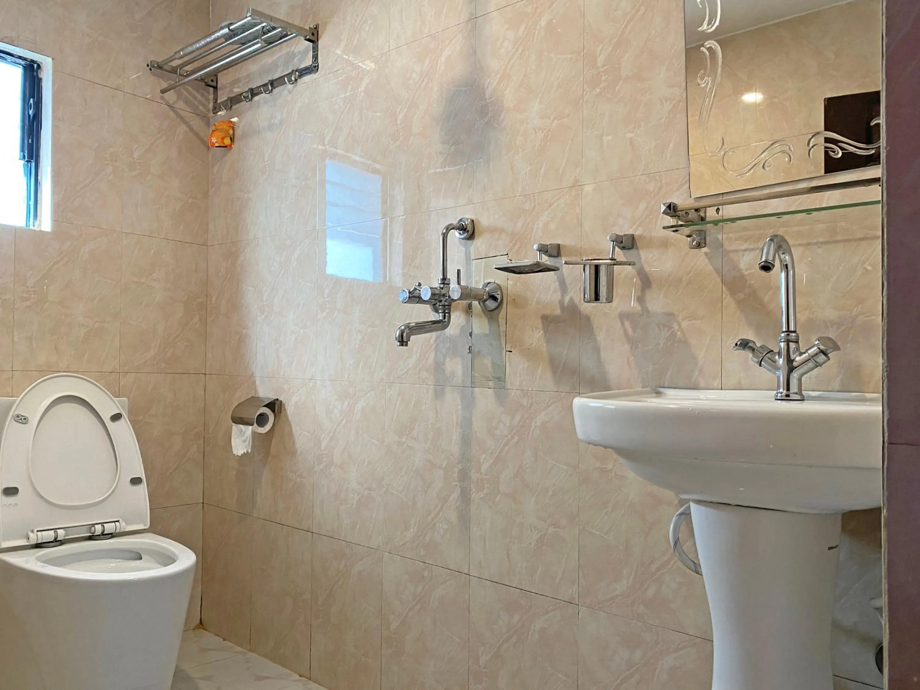 Shower in Hotel Readers Inn Pvt.Ltd
