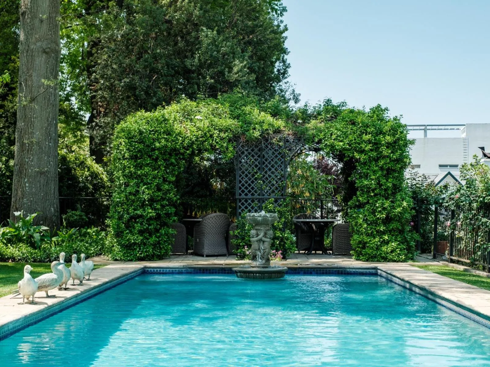 Swimming pool in Oxford Healthcare Retreat