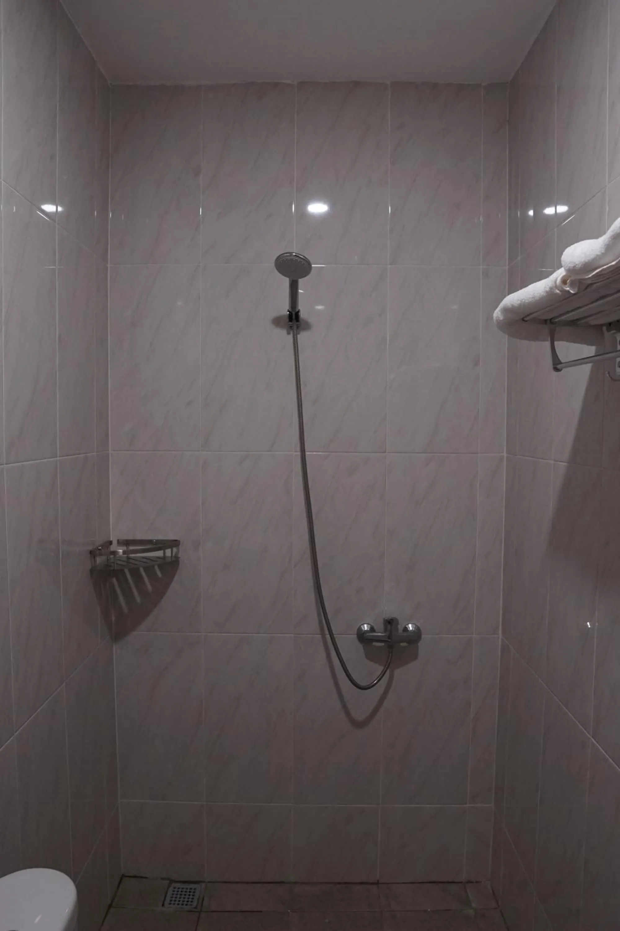 Bathroom in Cemerlang Inn