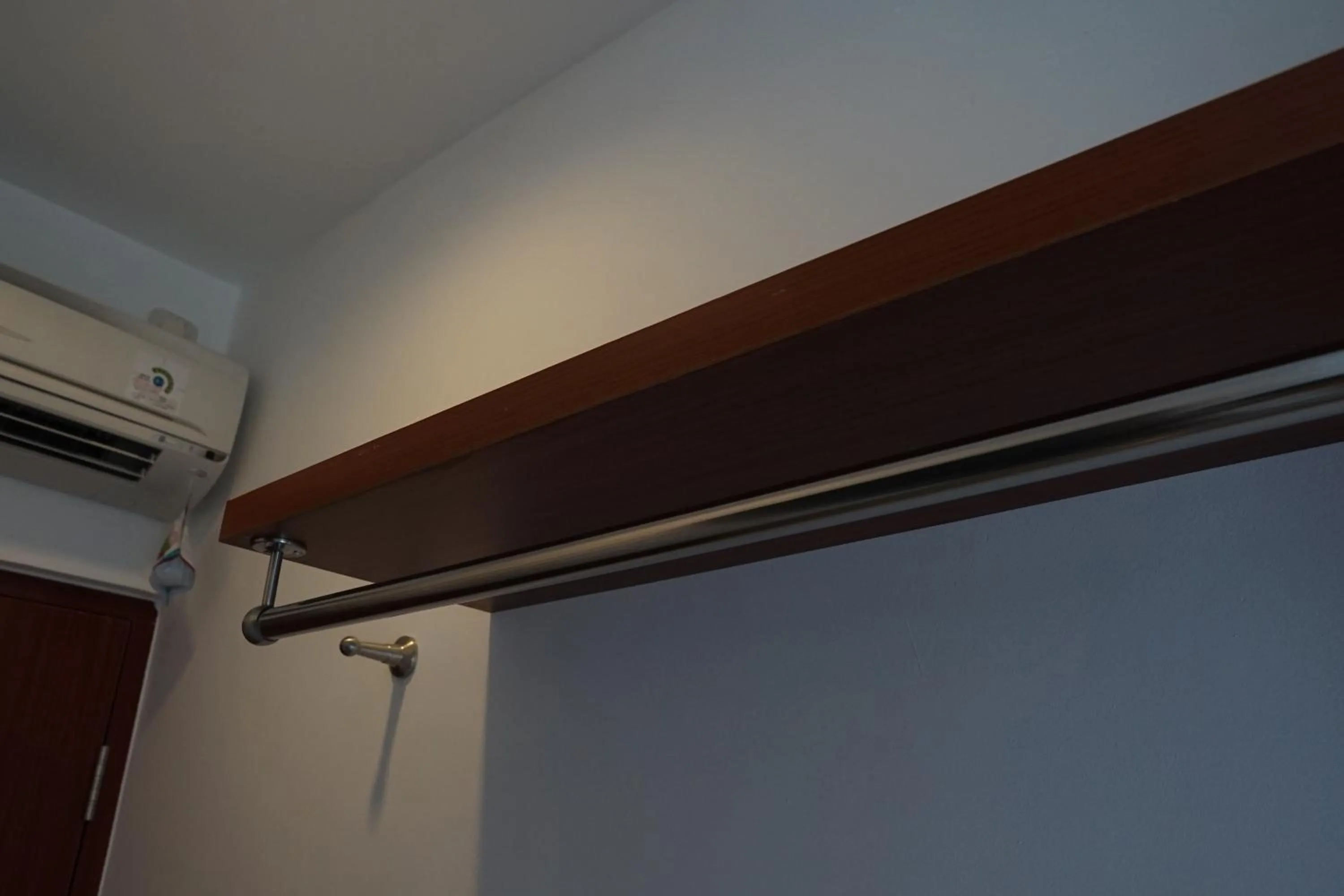 wardrobe in Cemerlang Inn