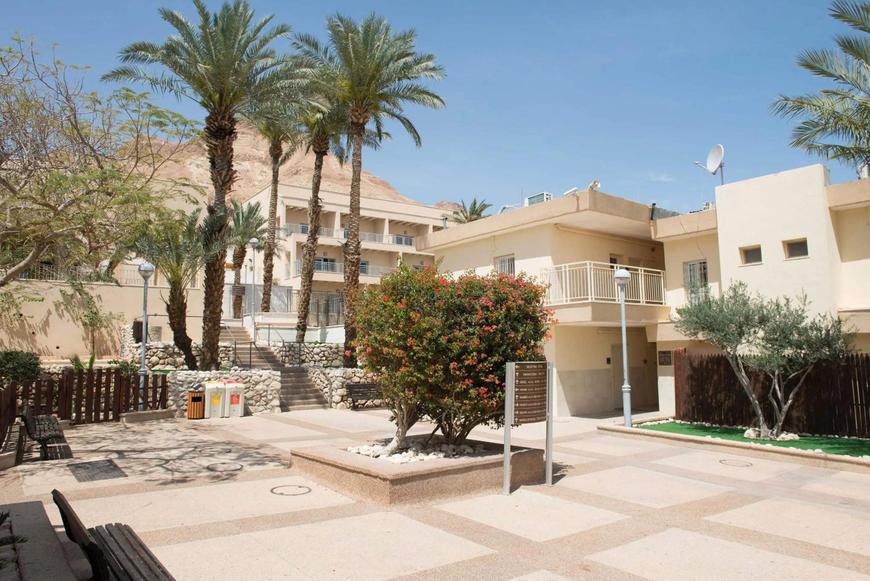Property building in HI - Ein Gedi Hostel