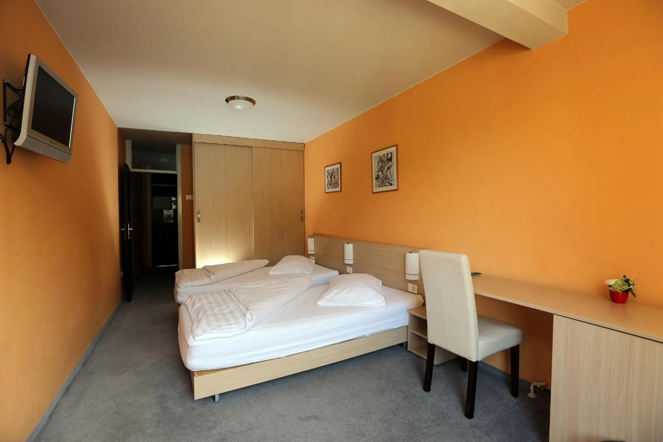 Photo of the whole room, Bed in Hotel Faraon