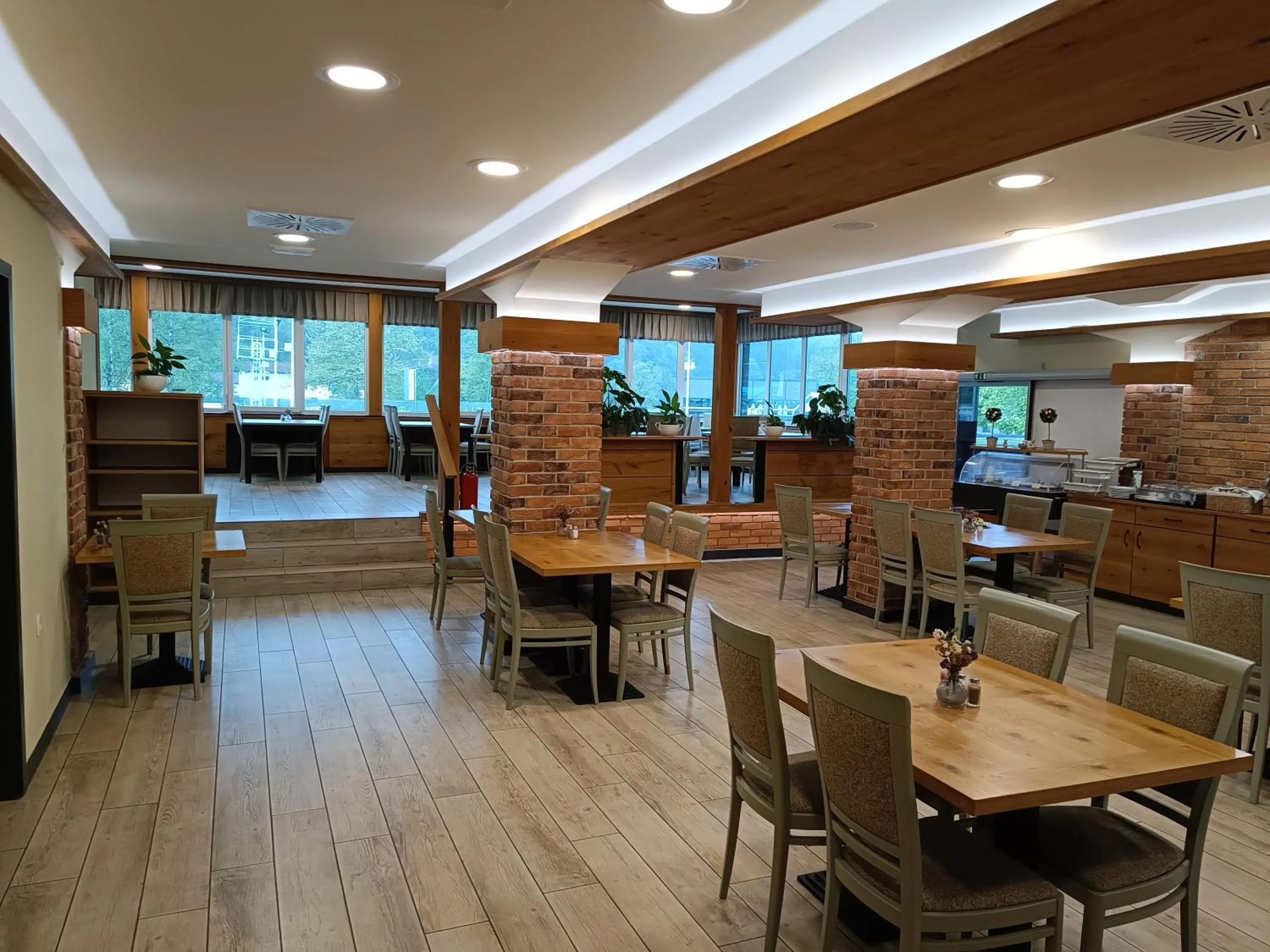 Restaurant/places to eat in Hotel Faraon