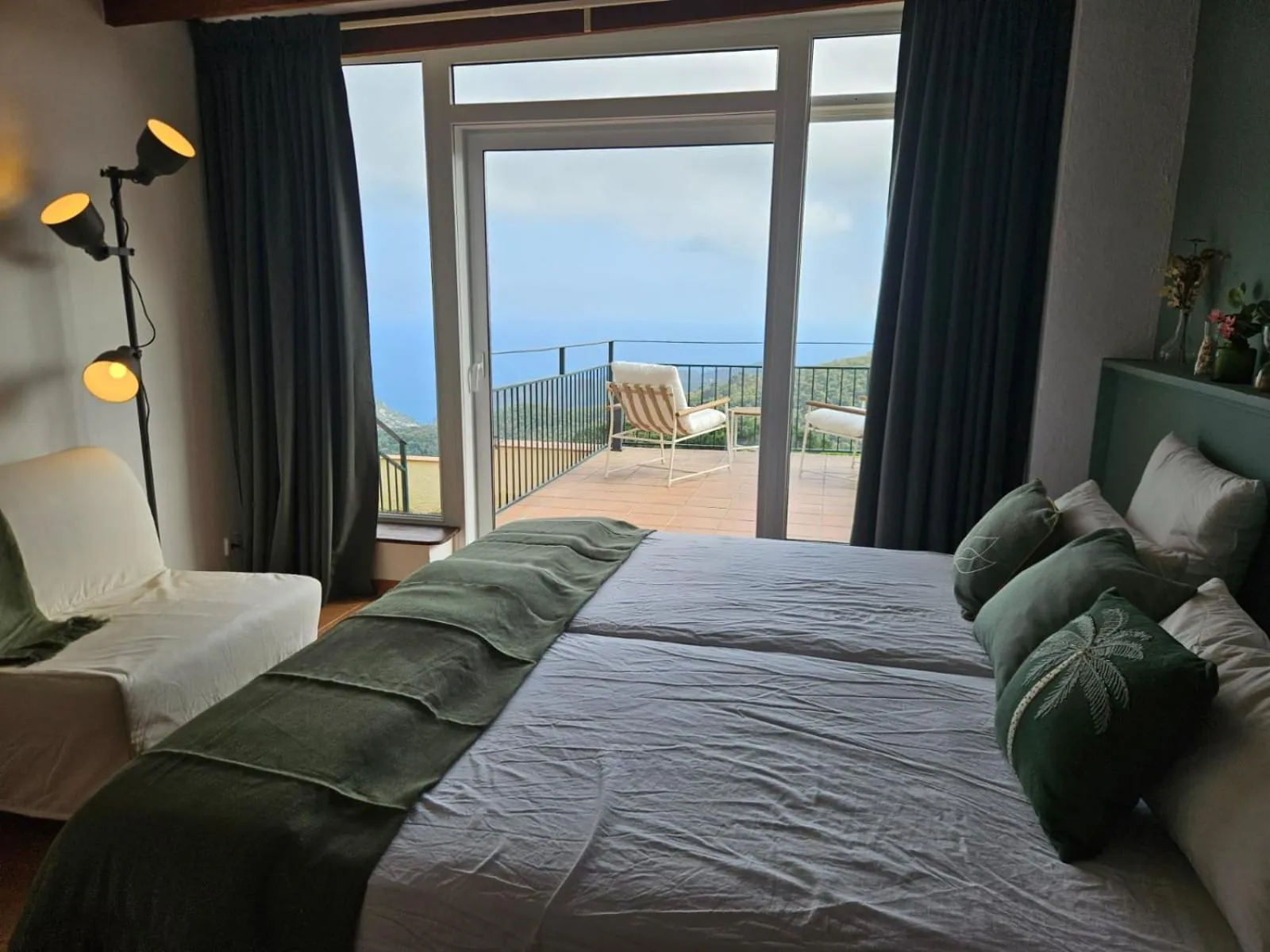 Balcony/Terrace, Bed in La Roqueta Hotel