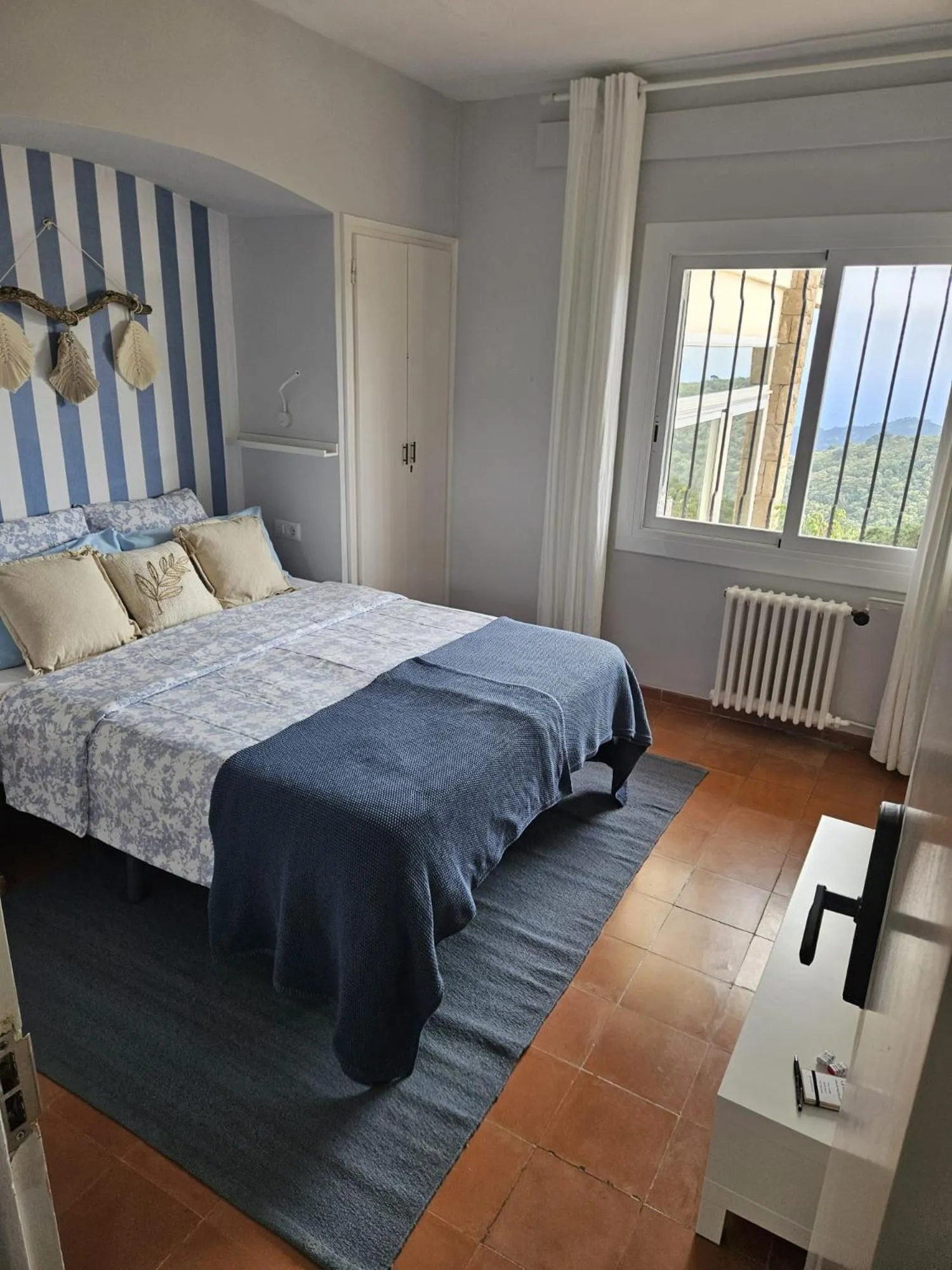 Property building, Bed in La Roqueta Hotel