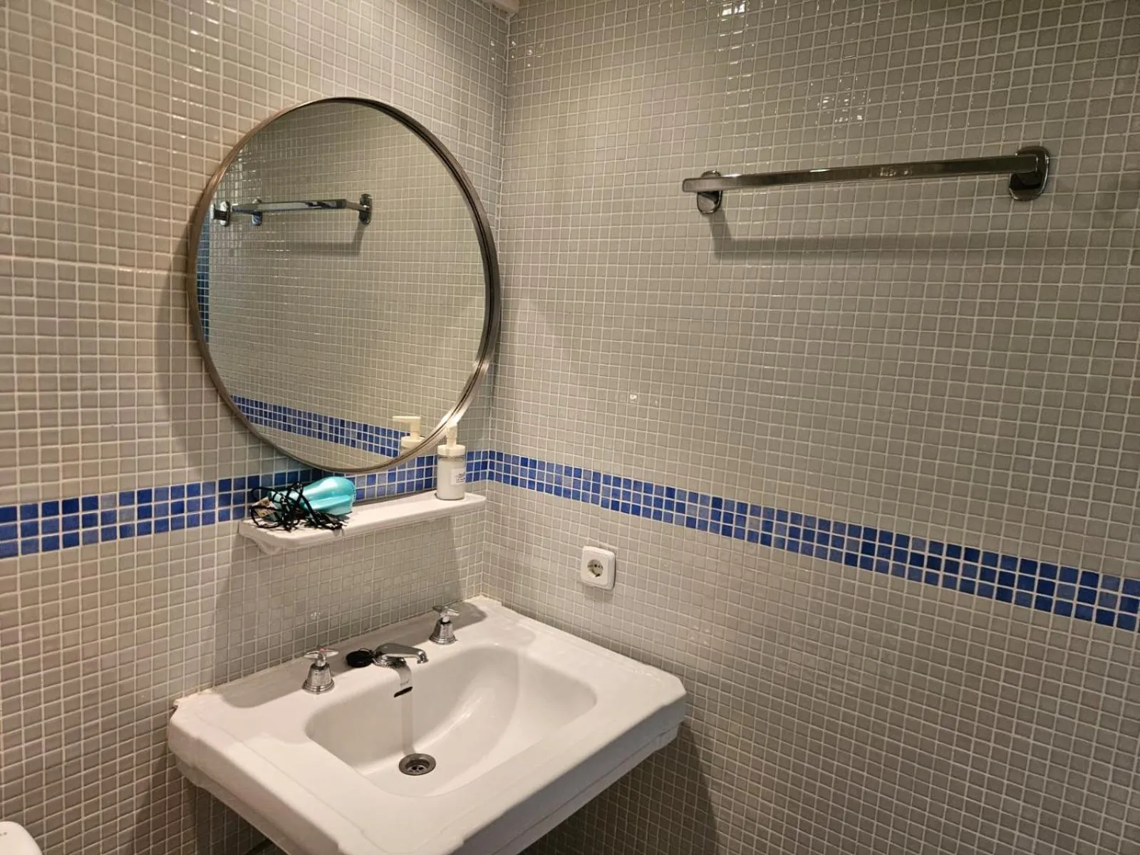 Bathroom in La Roqueta Hotel