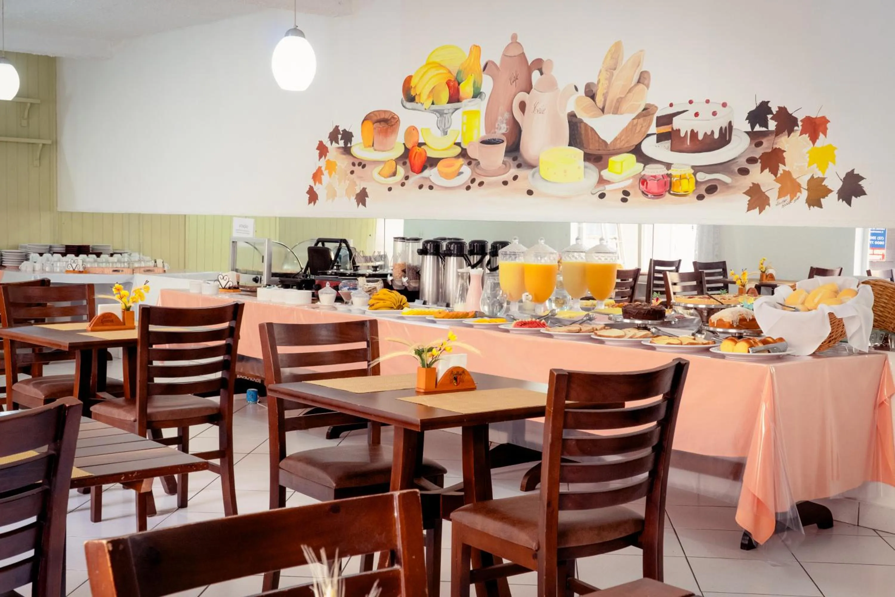 Breakfast in Hotel Geneve - 2km do Capivari