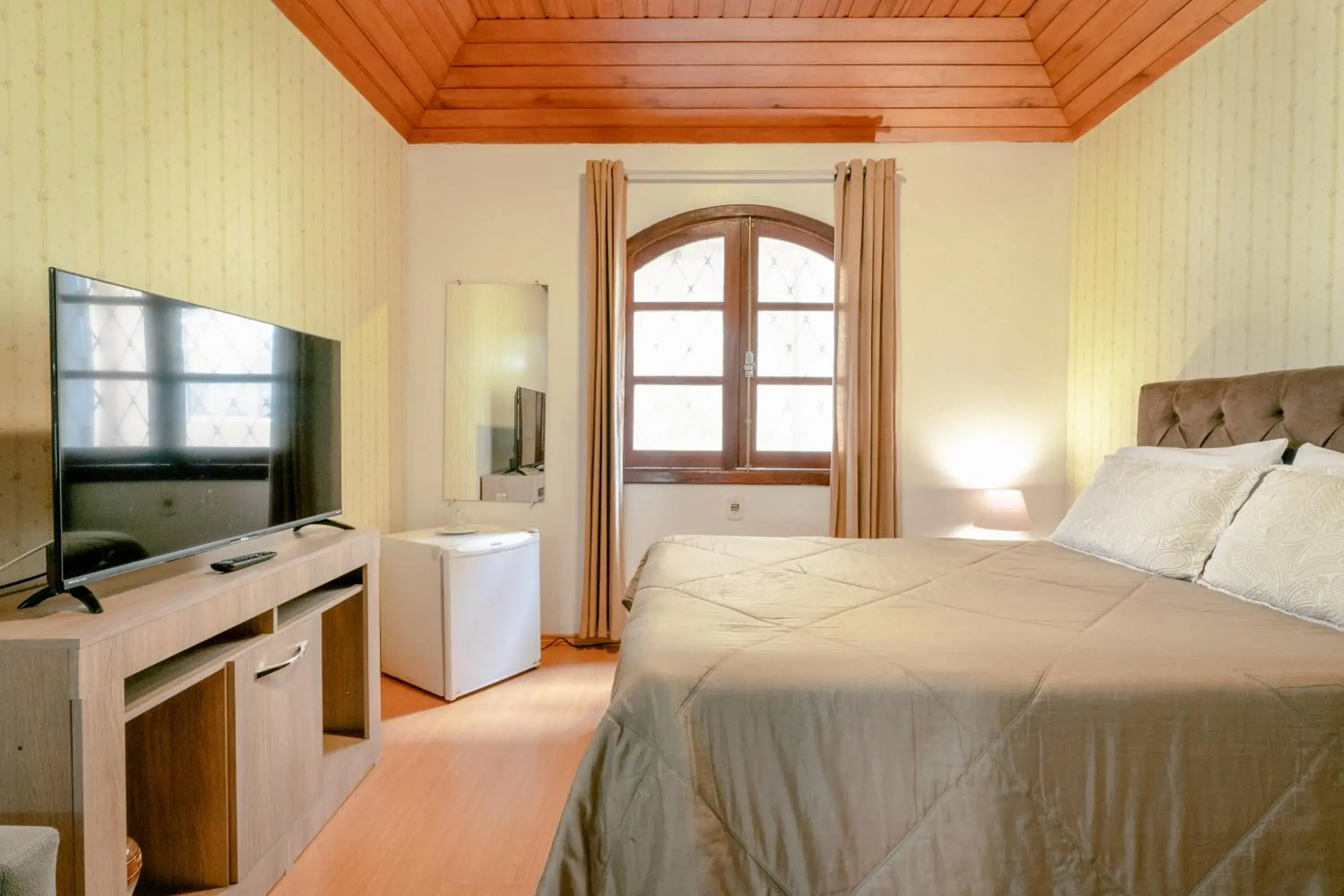 Double Room - Disability Access in Hotel Geneve - 2km do Capivari Double Room - Disability Access in Hotel Geneve - 2km do Capivari