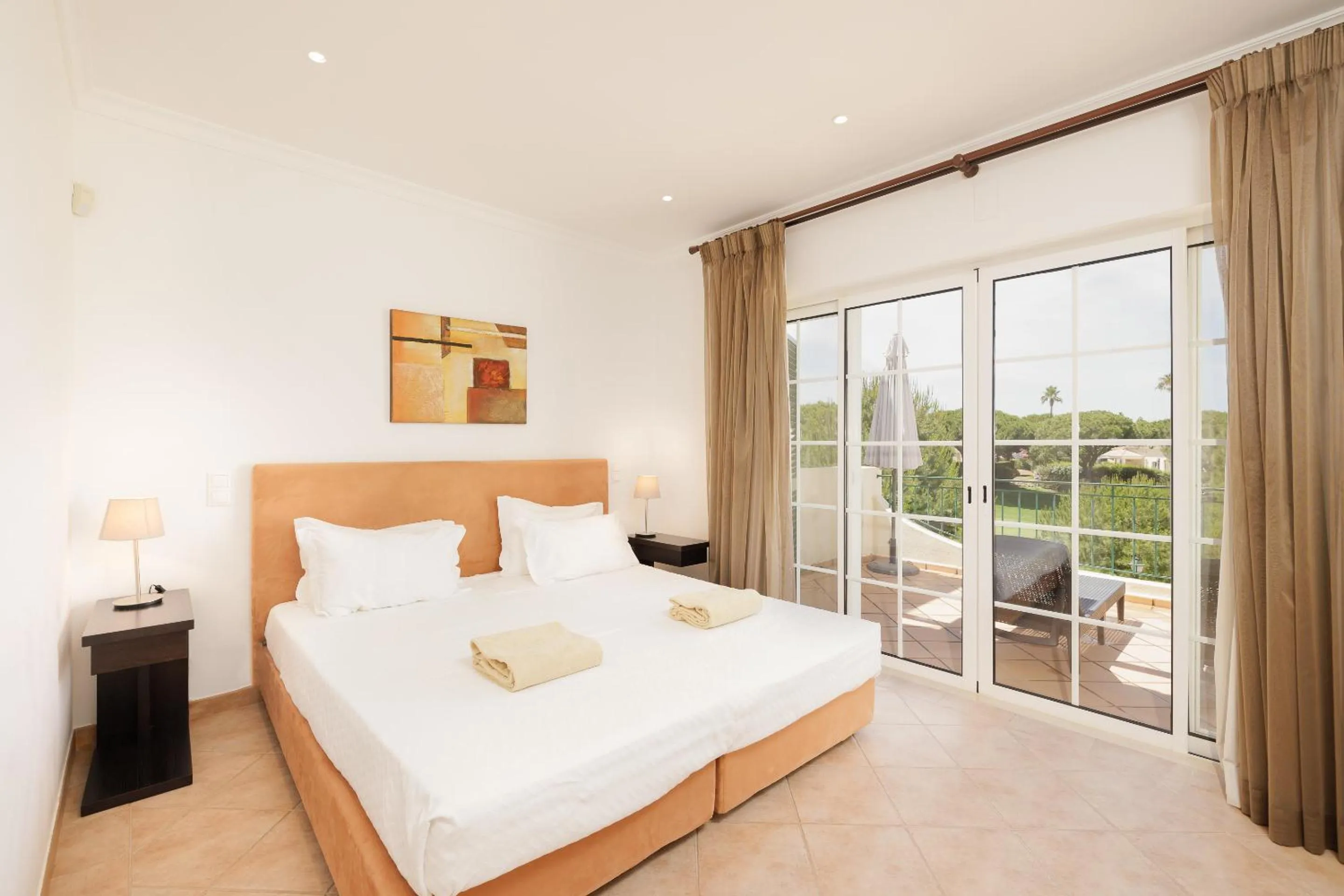 Bed in Vale Do Lobo Resort