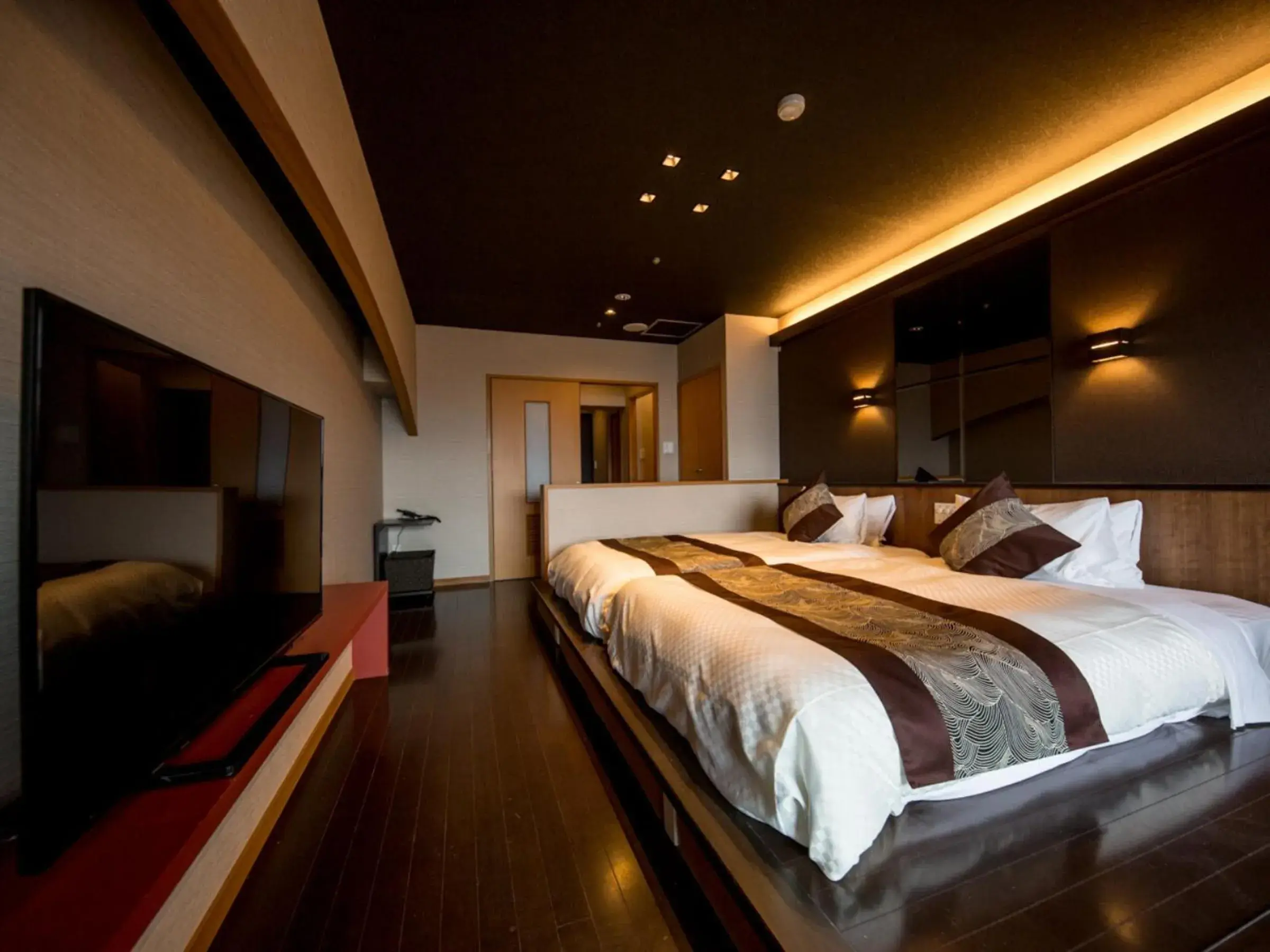 Twin Room with Semi-Open Air Bath - Smoking in LiVEMAX RESORT Aki Miyajima Twin Room with Semi-Open Air Bath - Smoking in LiVEMAX RESORT Aki Miyajima