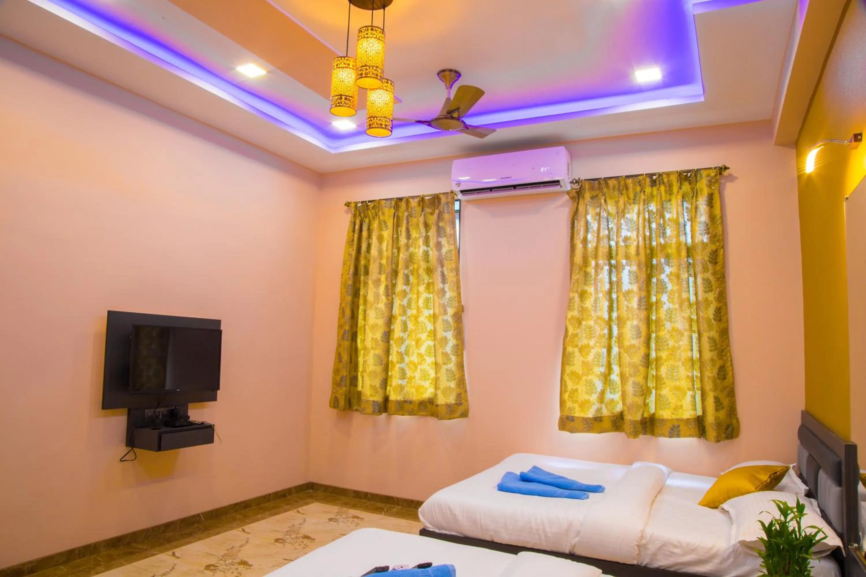 Photo of the whole room, Bed in Hotel Tourister