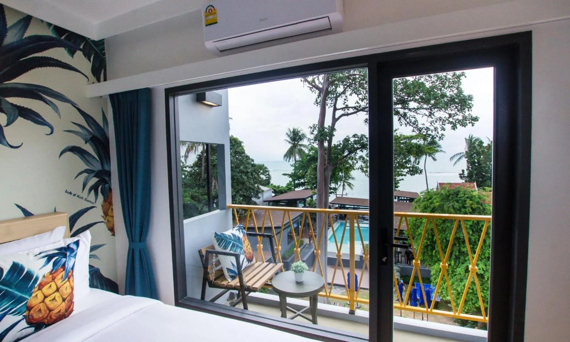 Sea view, Bed in Lub d Koh Samui Chaweng Beach - Beachfront & Vibrant Social Vibe
