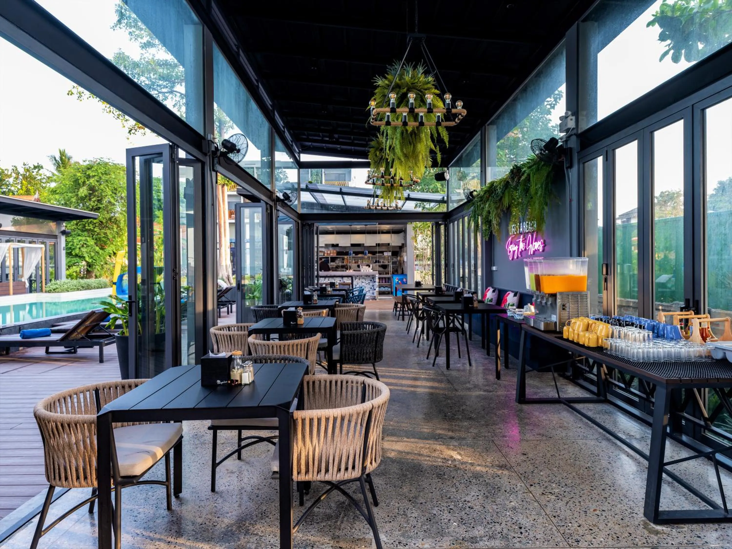 Restaurant/places to eat in Lub d Koh Samui Chaweng Beach - Beachfront & Vibrant Social Vibe