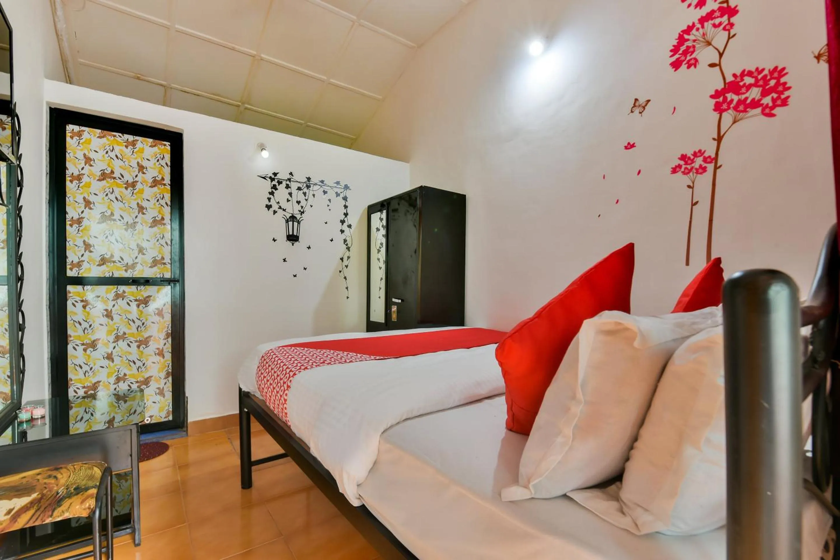 Bedroom in Hotel O Route Near Calangute Beach