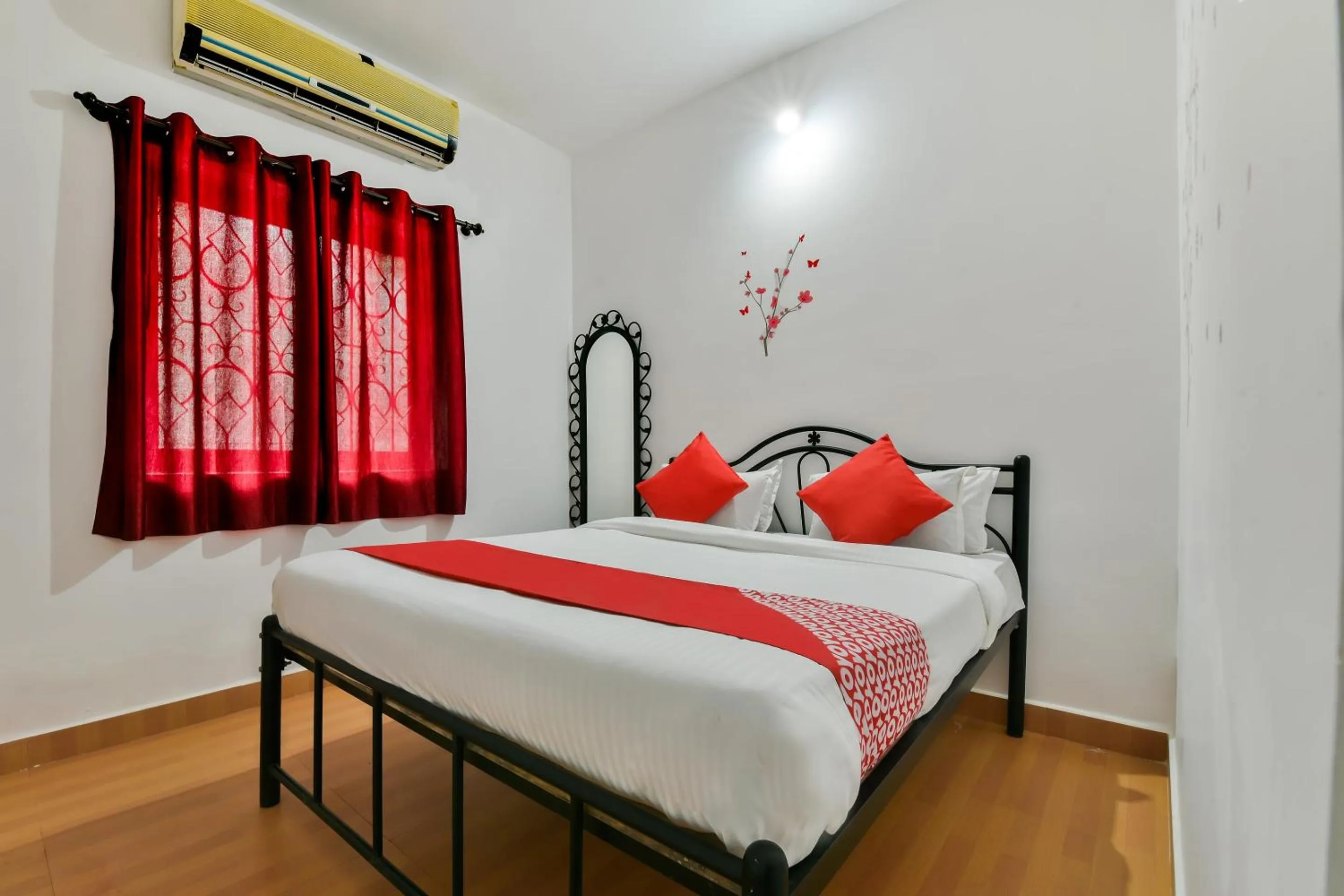 Bedroom in Hotel O Route Near Calangute Beach