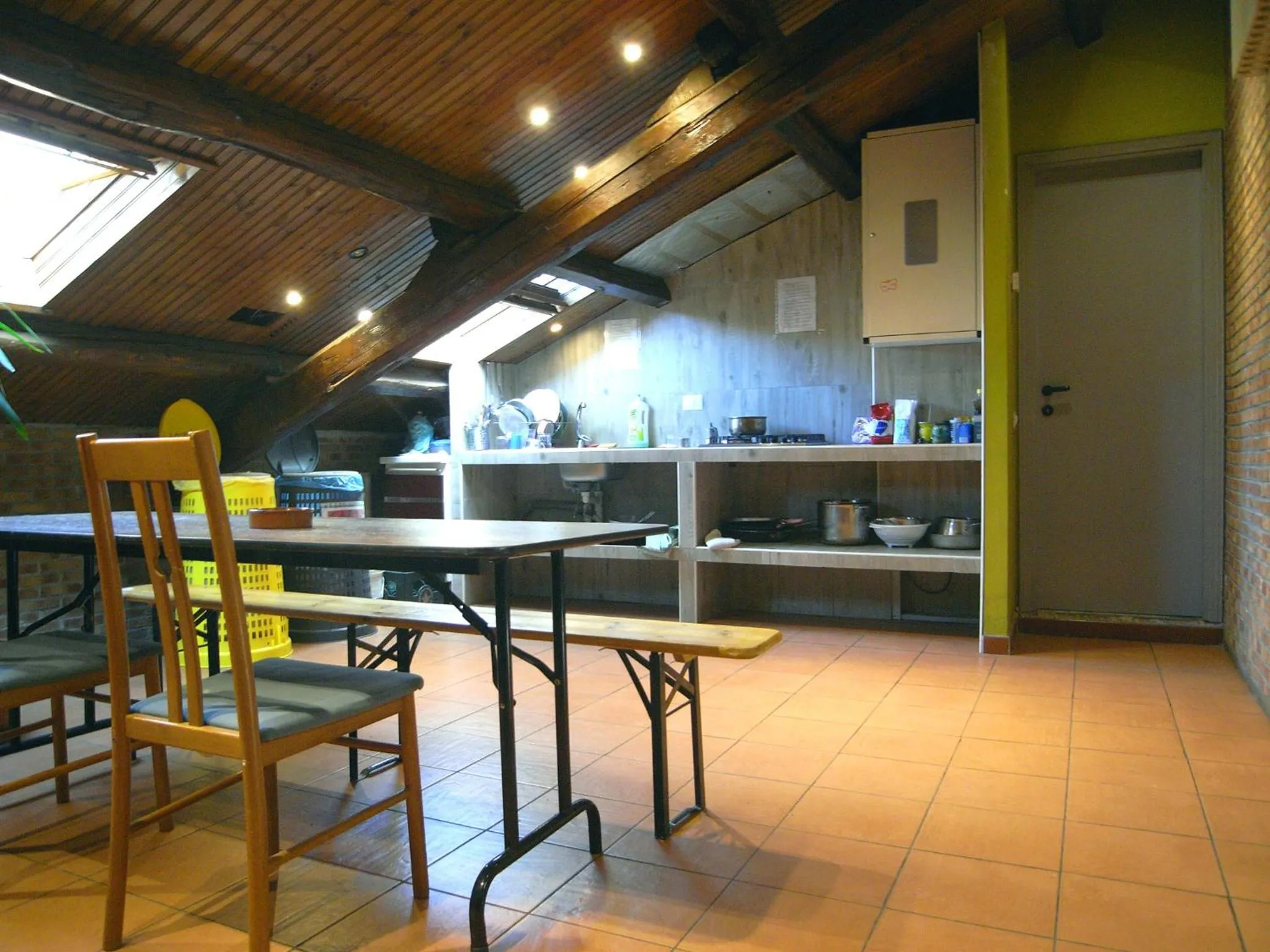 Dining area, Kitchen/Kitchenette in Hostel California