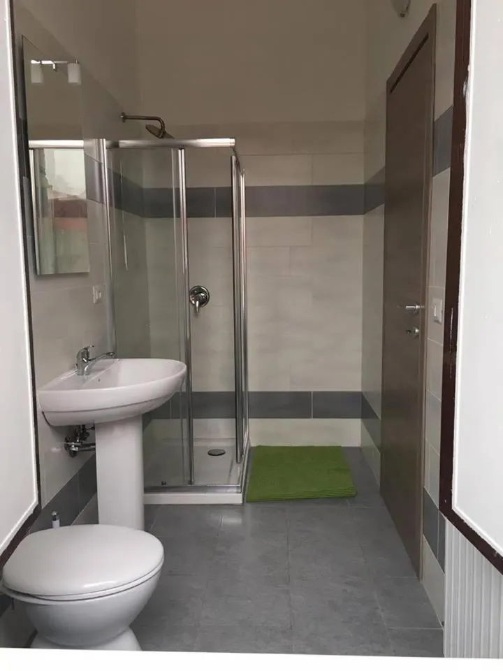 Bathroom in Hostel California