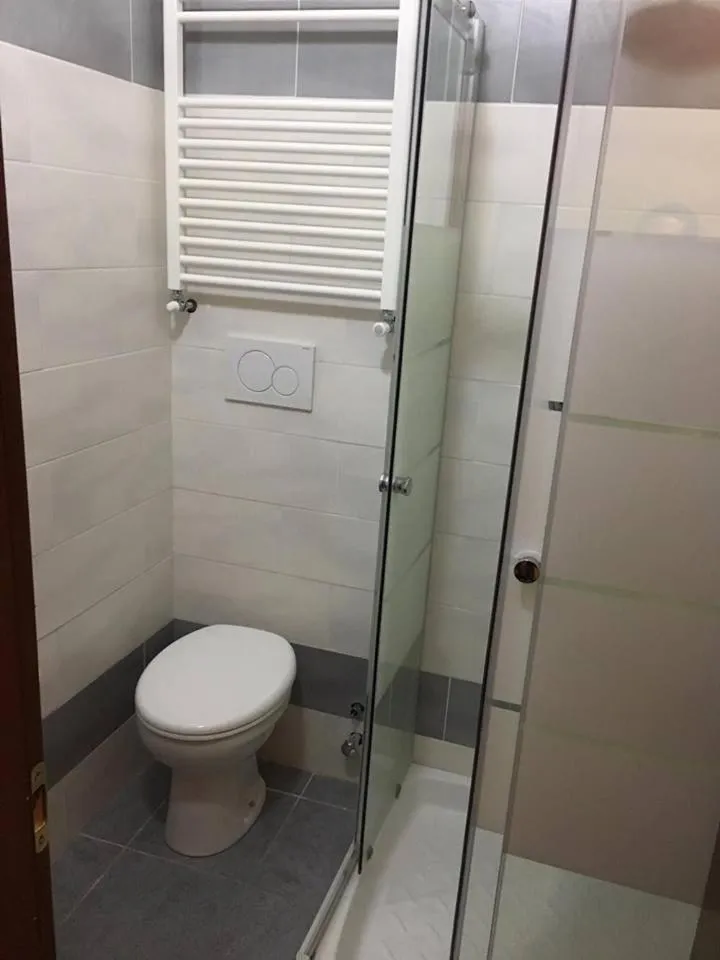 Bathroom in Hostel California