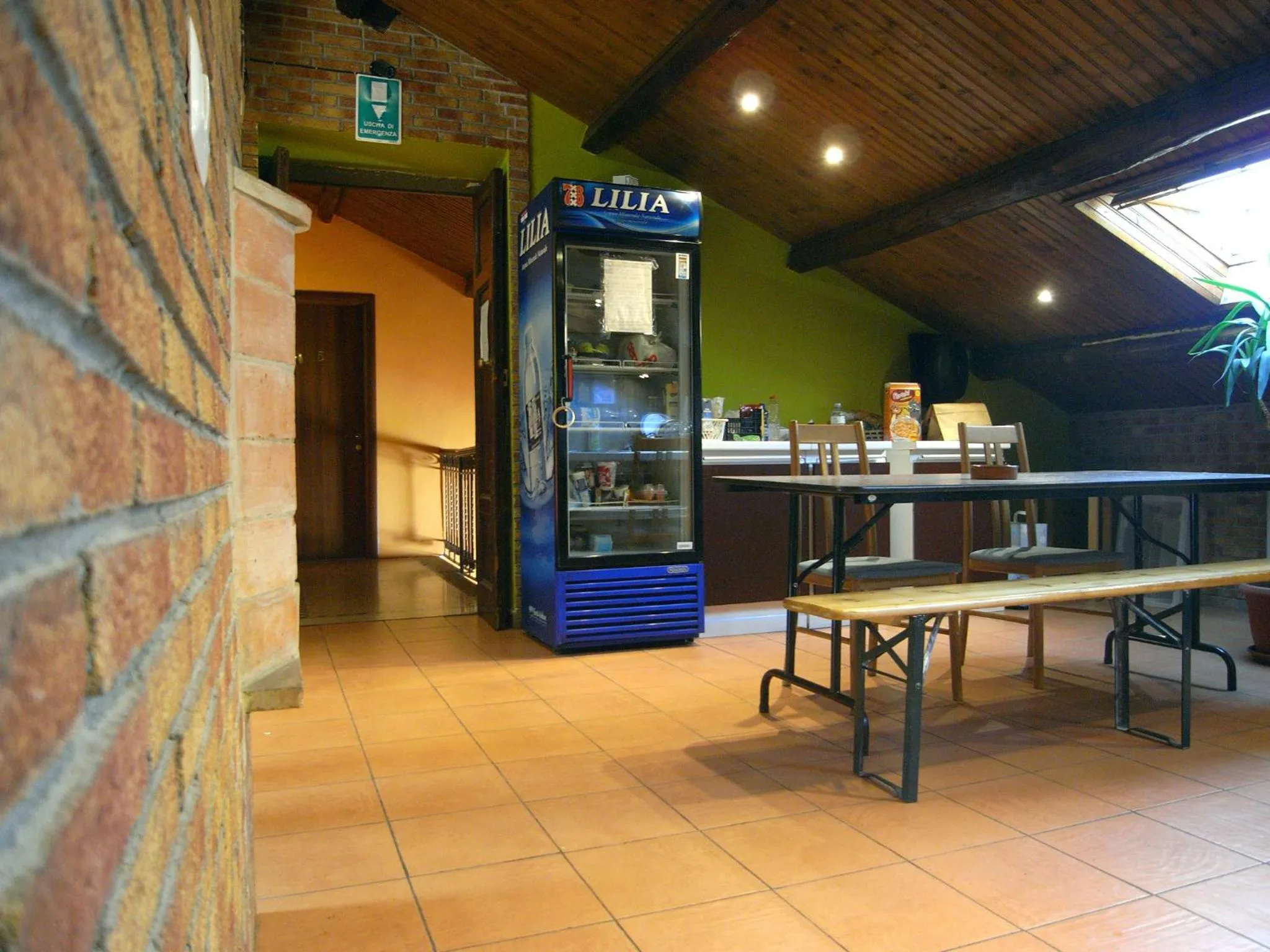 Communal kitchen in Hostel California