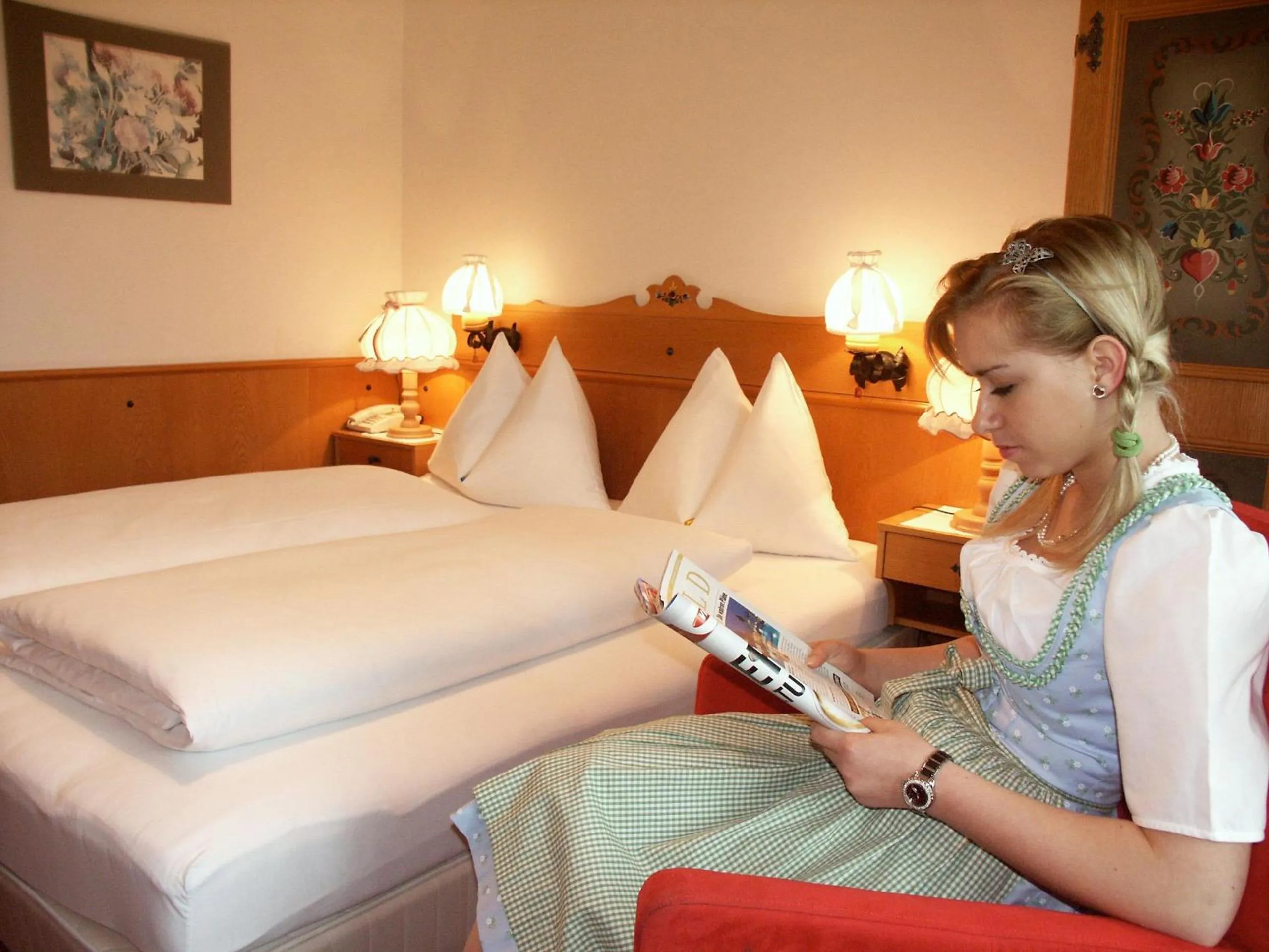 Bed in Hotel - Restaurant Gosauerhof