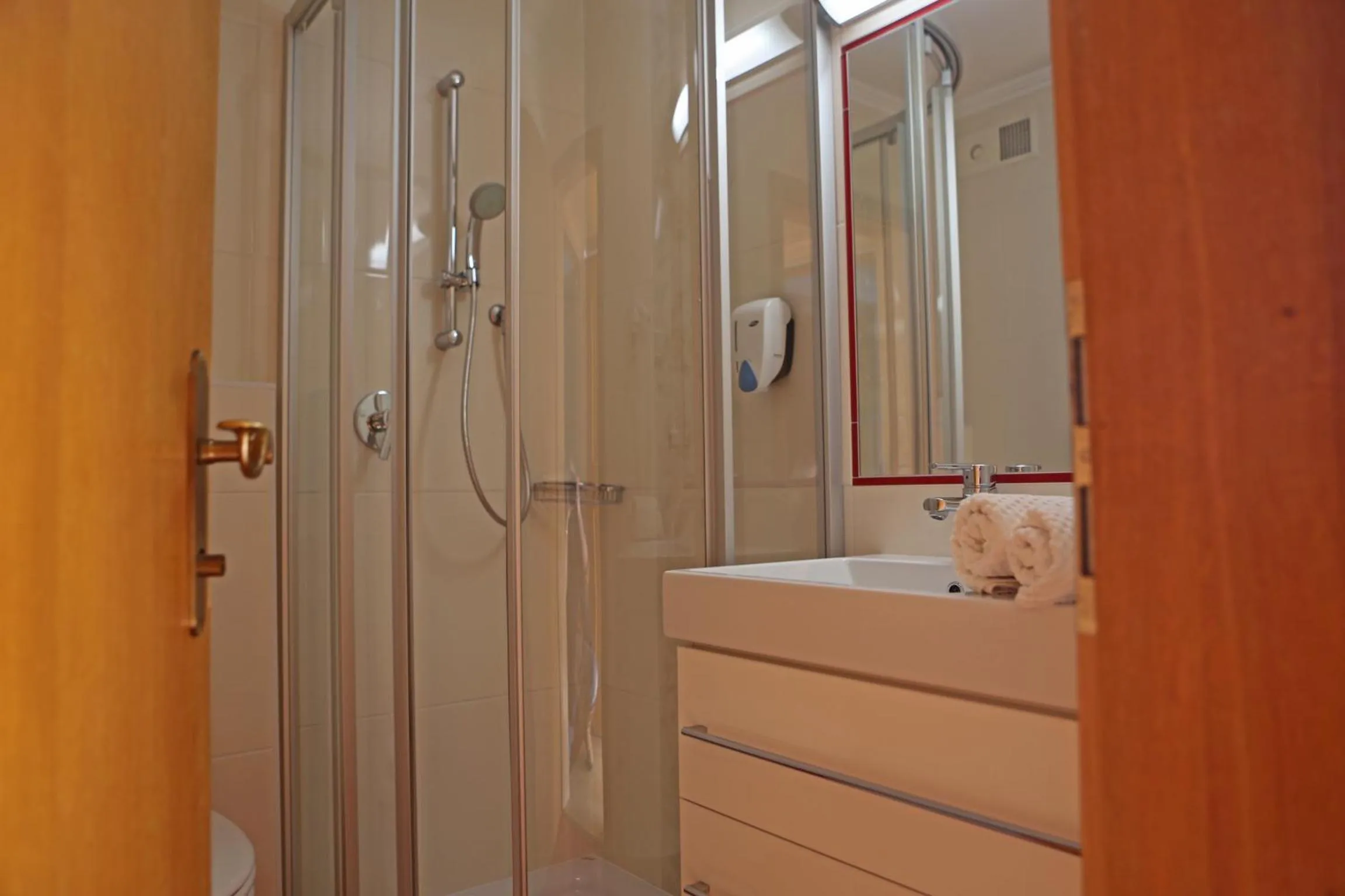 Shower in Hotel - Restaurant Gosauerhof